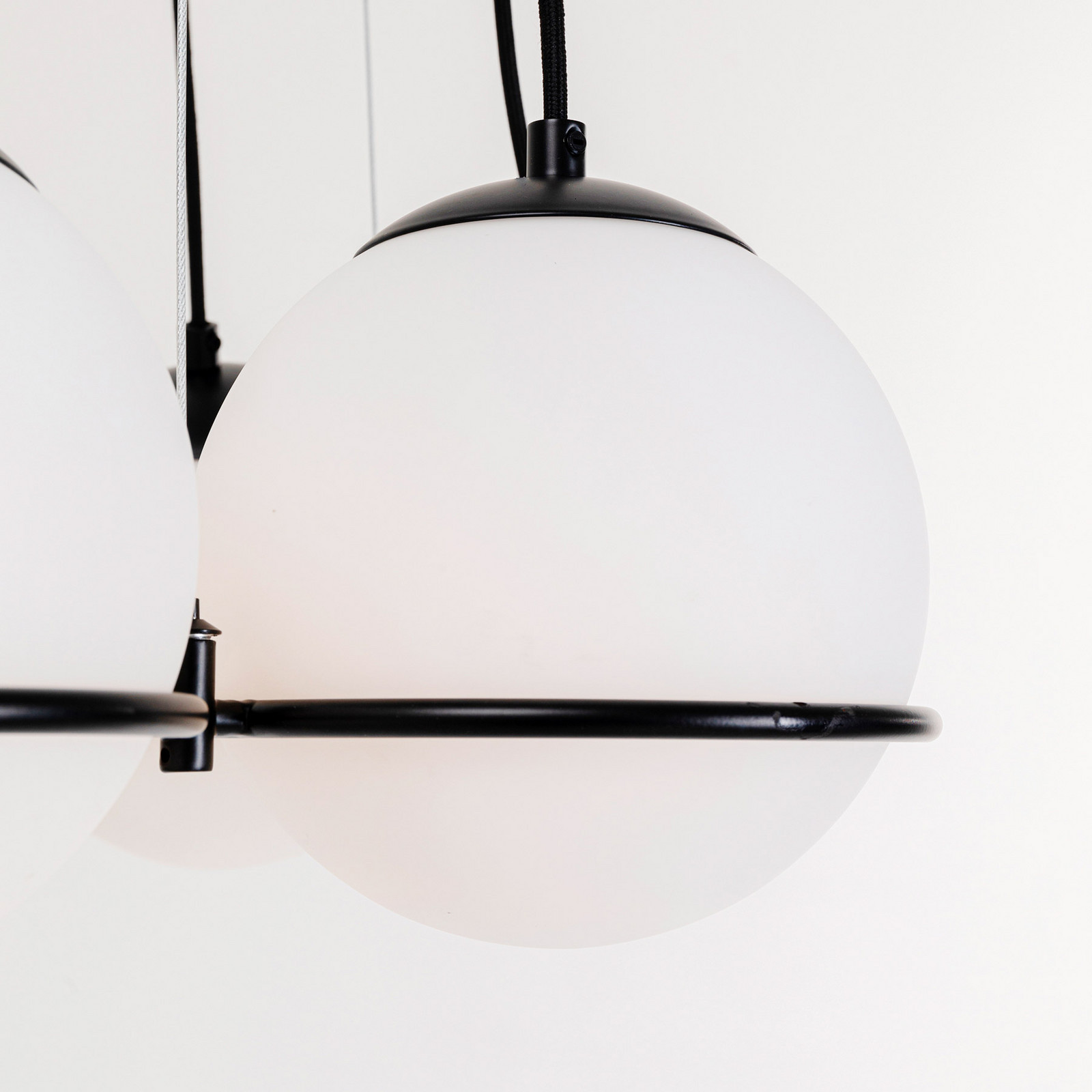 Candeeiro suspenso Kare Globes em branco e preto