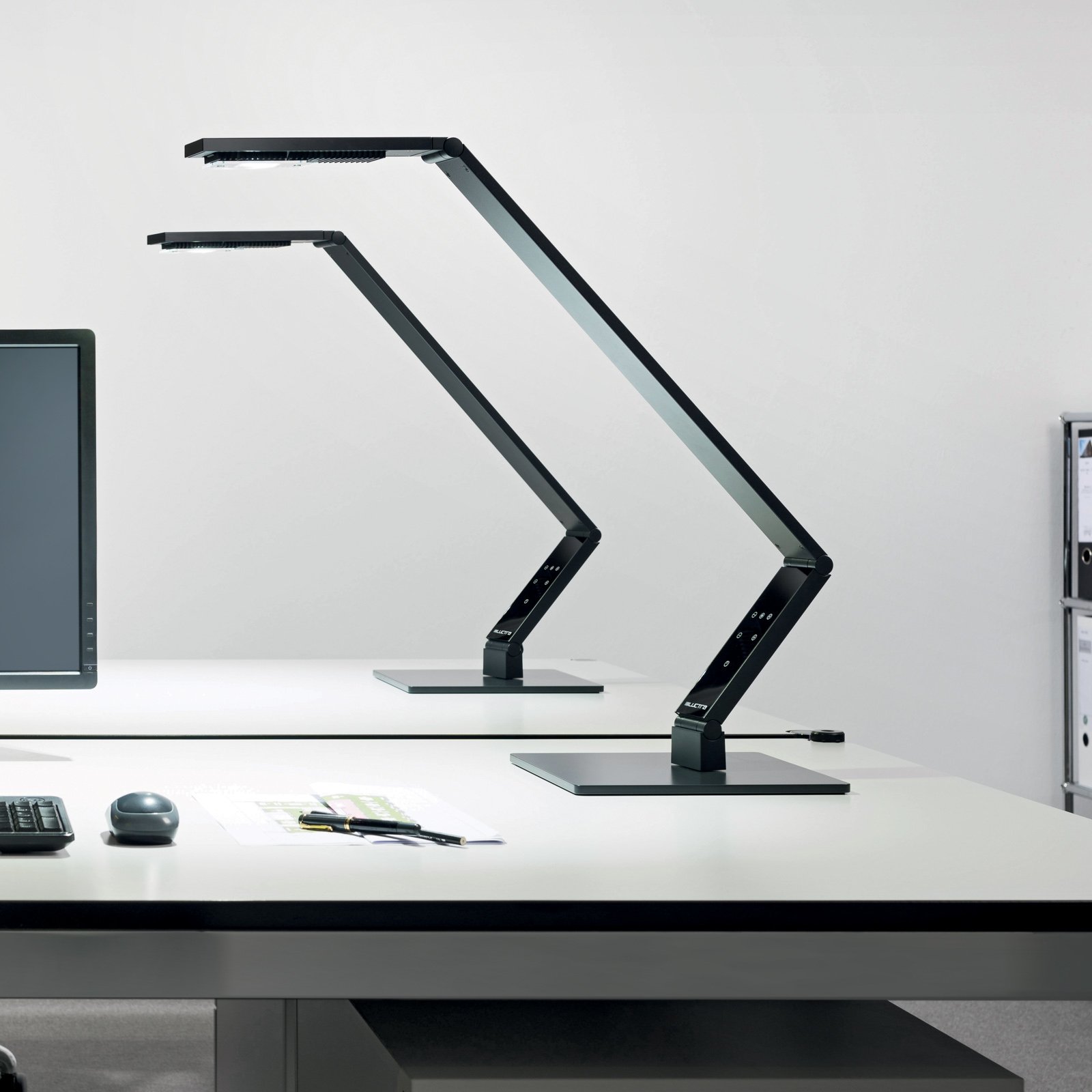 Luctra Table Linear LED table lamp black base
