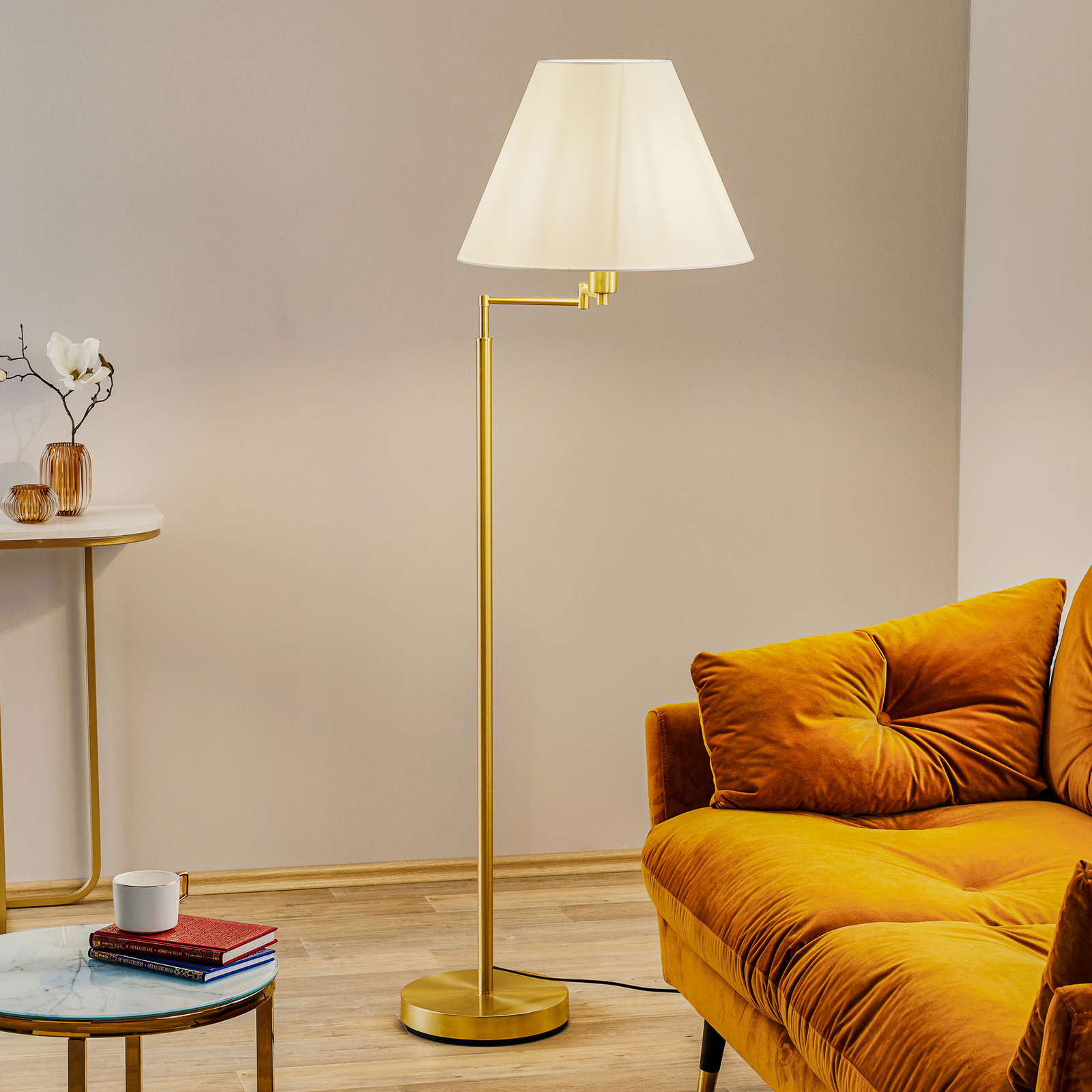 Stehlampe Hilton mit weißem Textilschirm