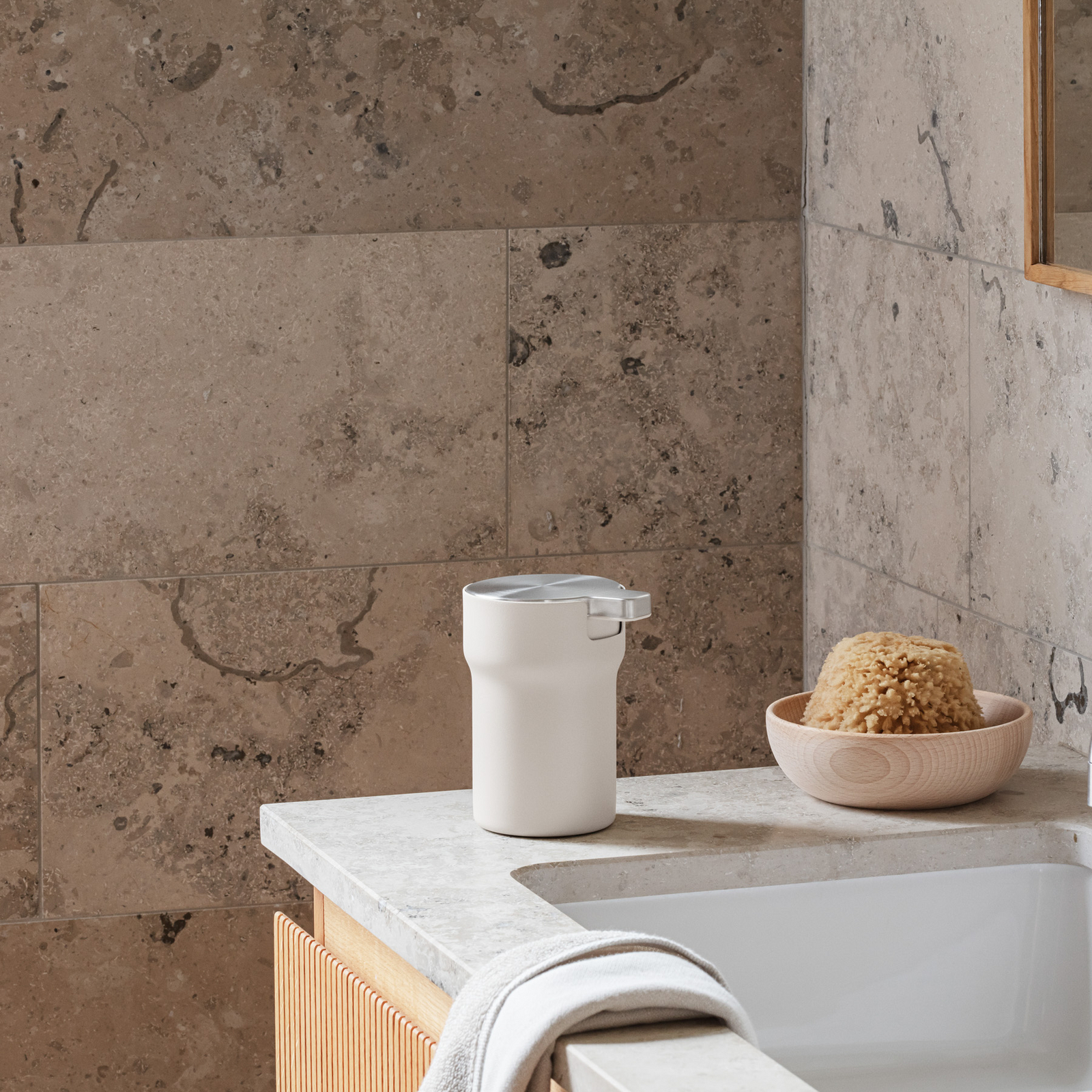 Distributeur de savon CITADEL, beige, 0,25 litre - Eva Solo Distributeur de savon CITADEL, beige, 0,25 litre - Eva Solo