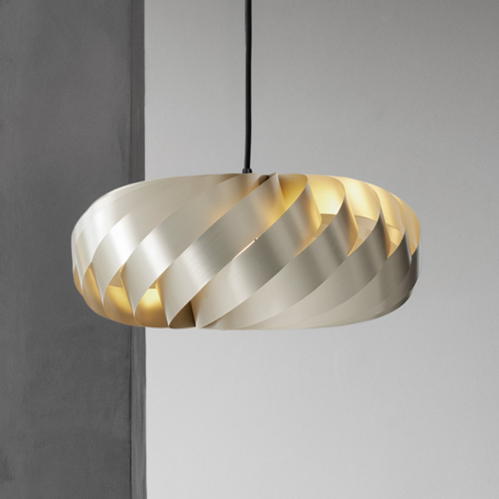 Lampada a sospensione Tom Rossau TR5, Ø 60 cm, dorata, alluminio Lampada a sospensione Tom Rossau TR5, Ø 60 cm, dorata, alluminio