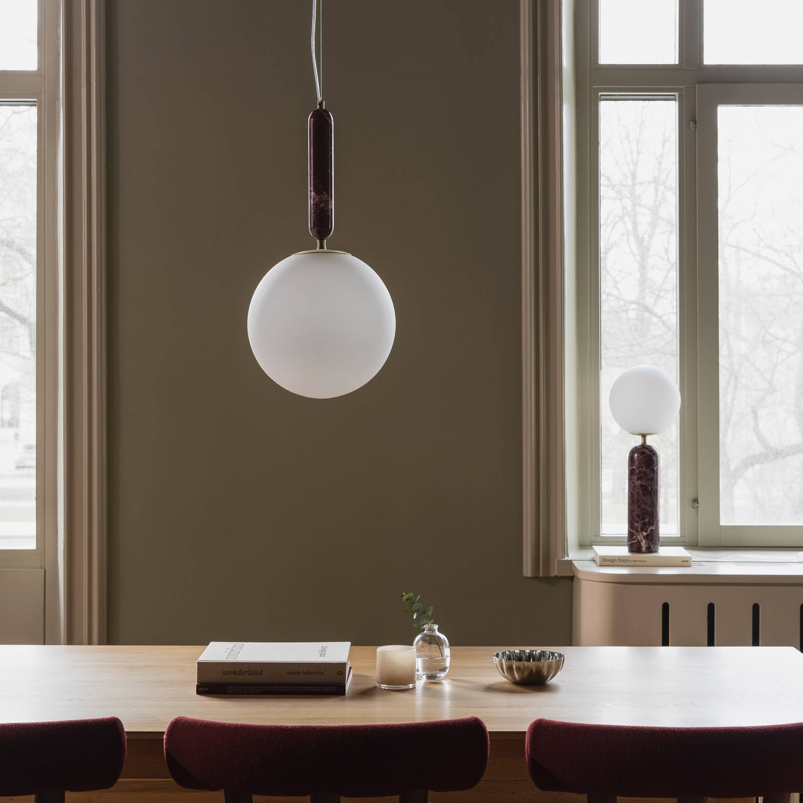 Lampa wisząca Globen Lighting Torrano, czerwona, Ø 30 cm, marmur