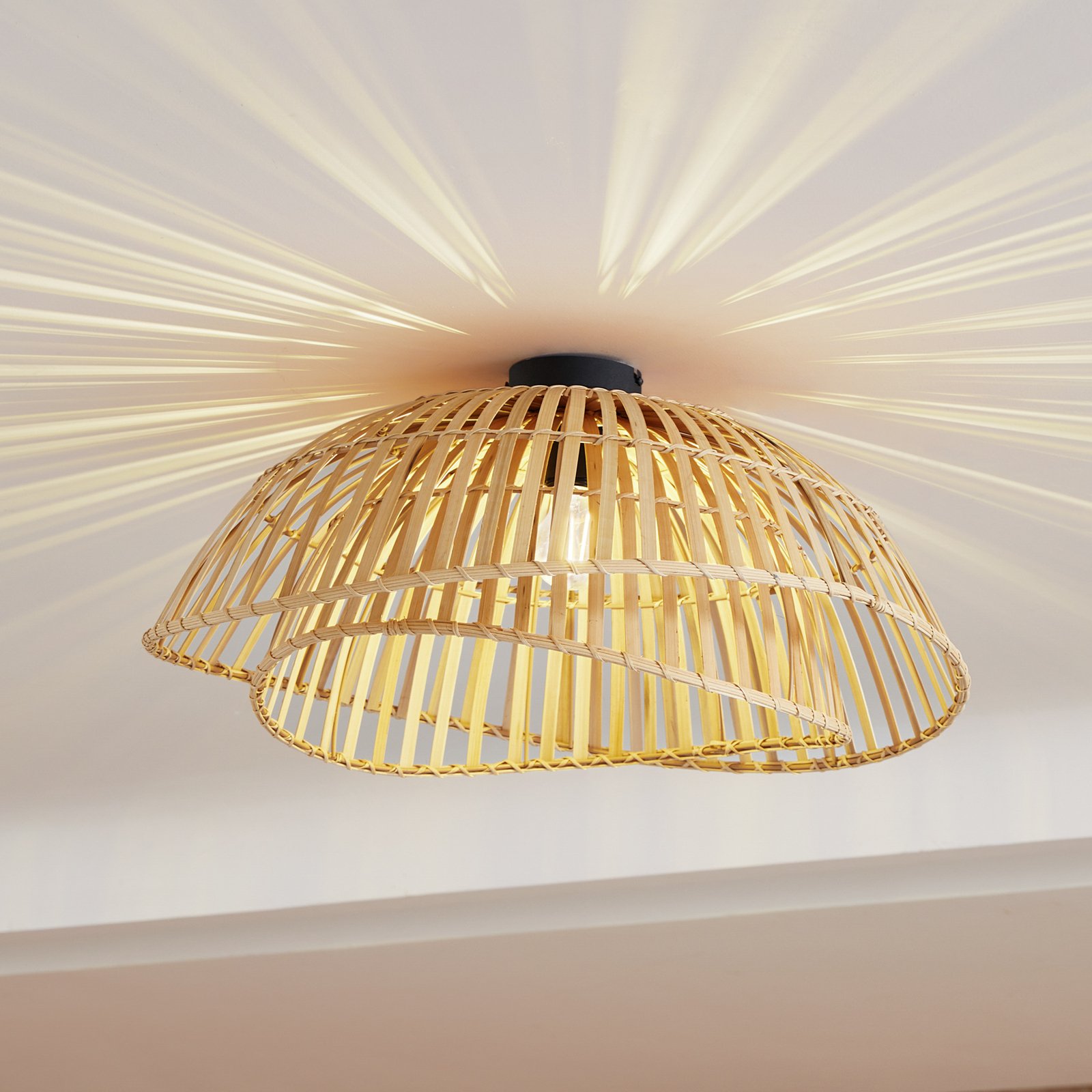 Lindby ceiling light Ilajus, Ø 62 cm, natural bamboo