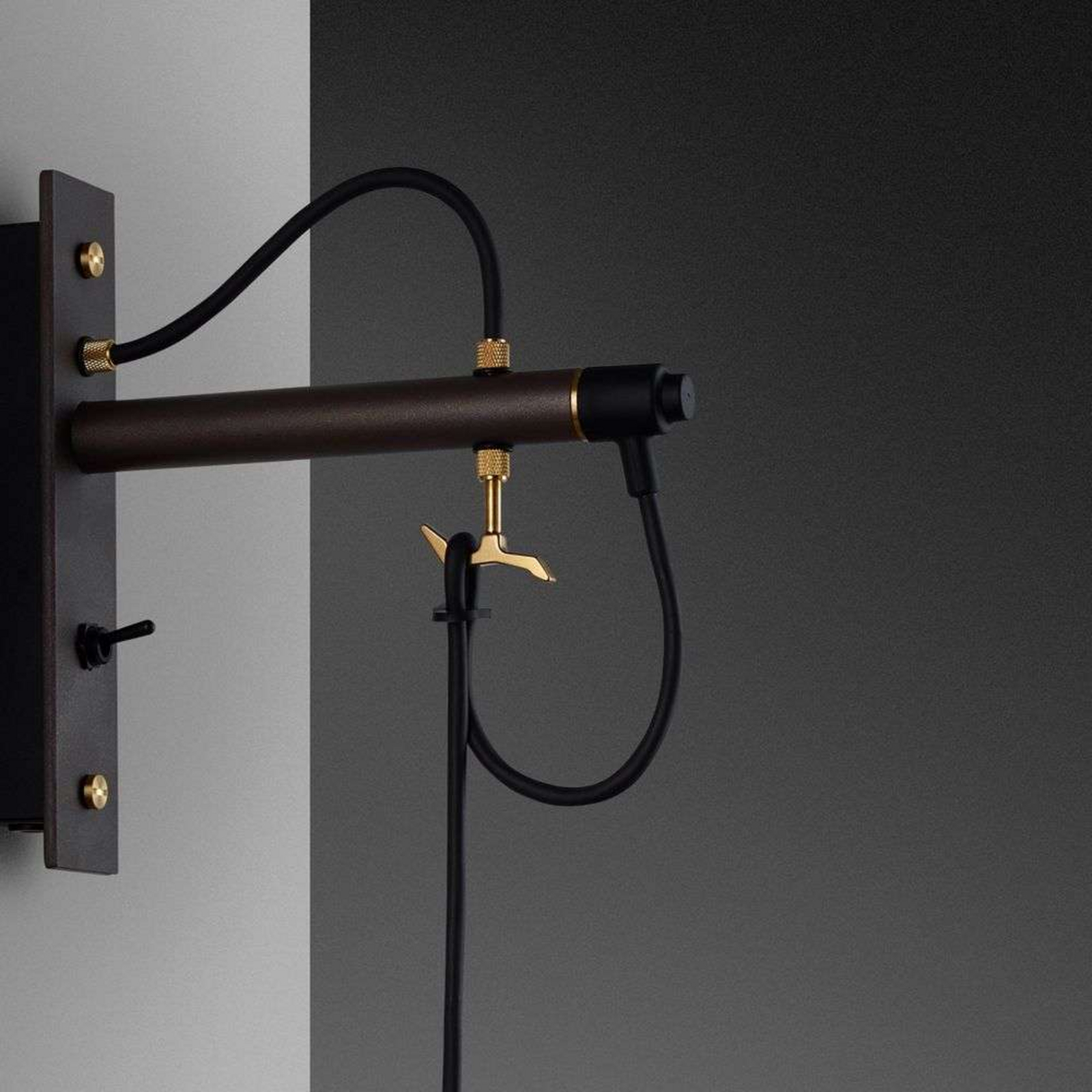 Hooked Aplique de Pared Graphite/Brass - Buster+Punch