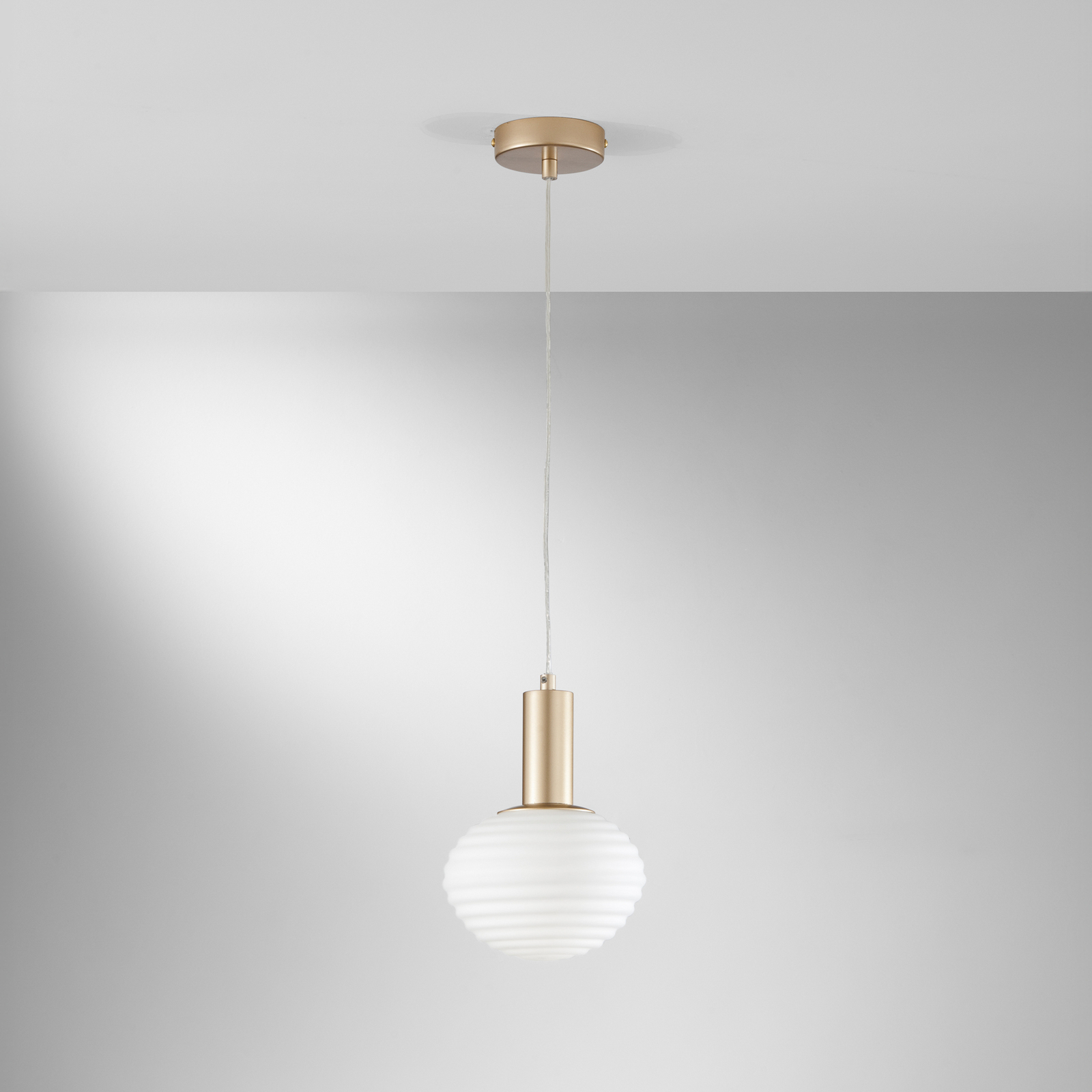 Hanglamp Ripple, goudkleurig/opaal, Ø 18 cm