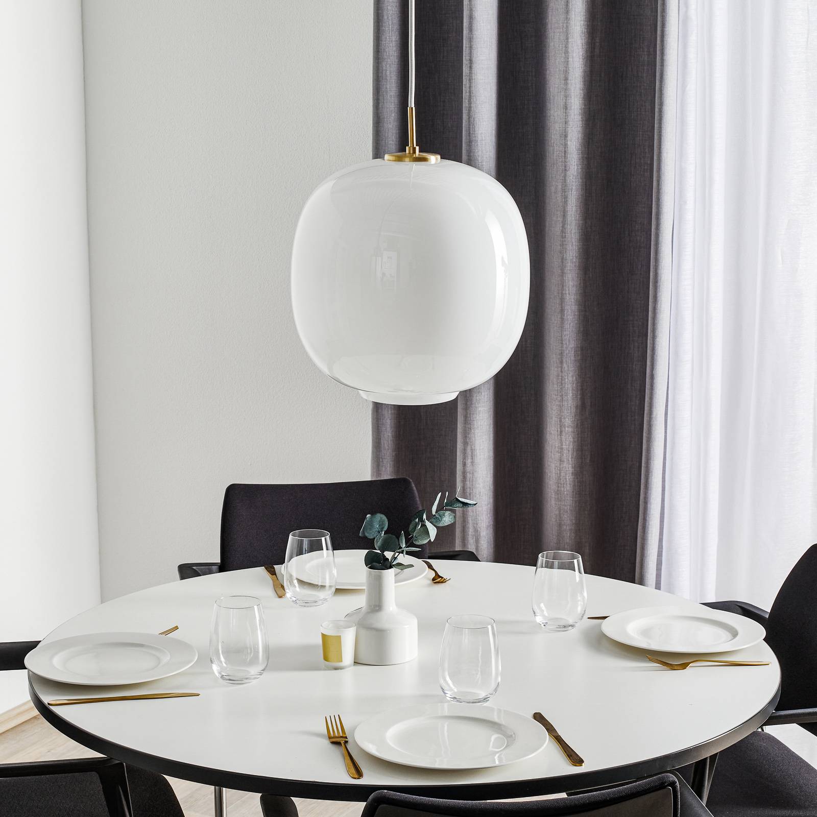 Lampa wisząca Louis Poulsen VL45 Radiohus, Ø 37 cm, białe szkło