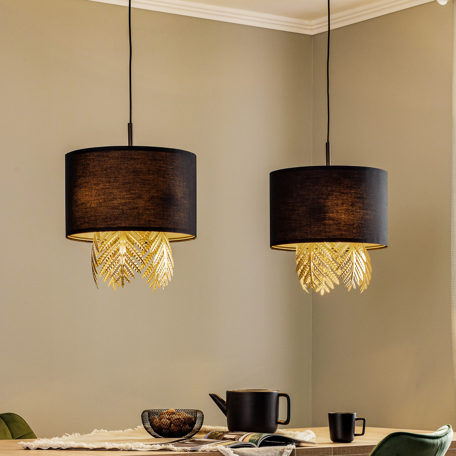 Lucande Malviras lampă suspendată decor frunze 2 becuri. - Camera de zi / sufragerie - design - negru auriu - Țesătură / Textil