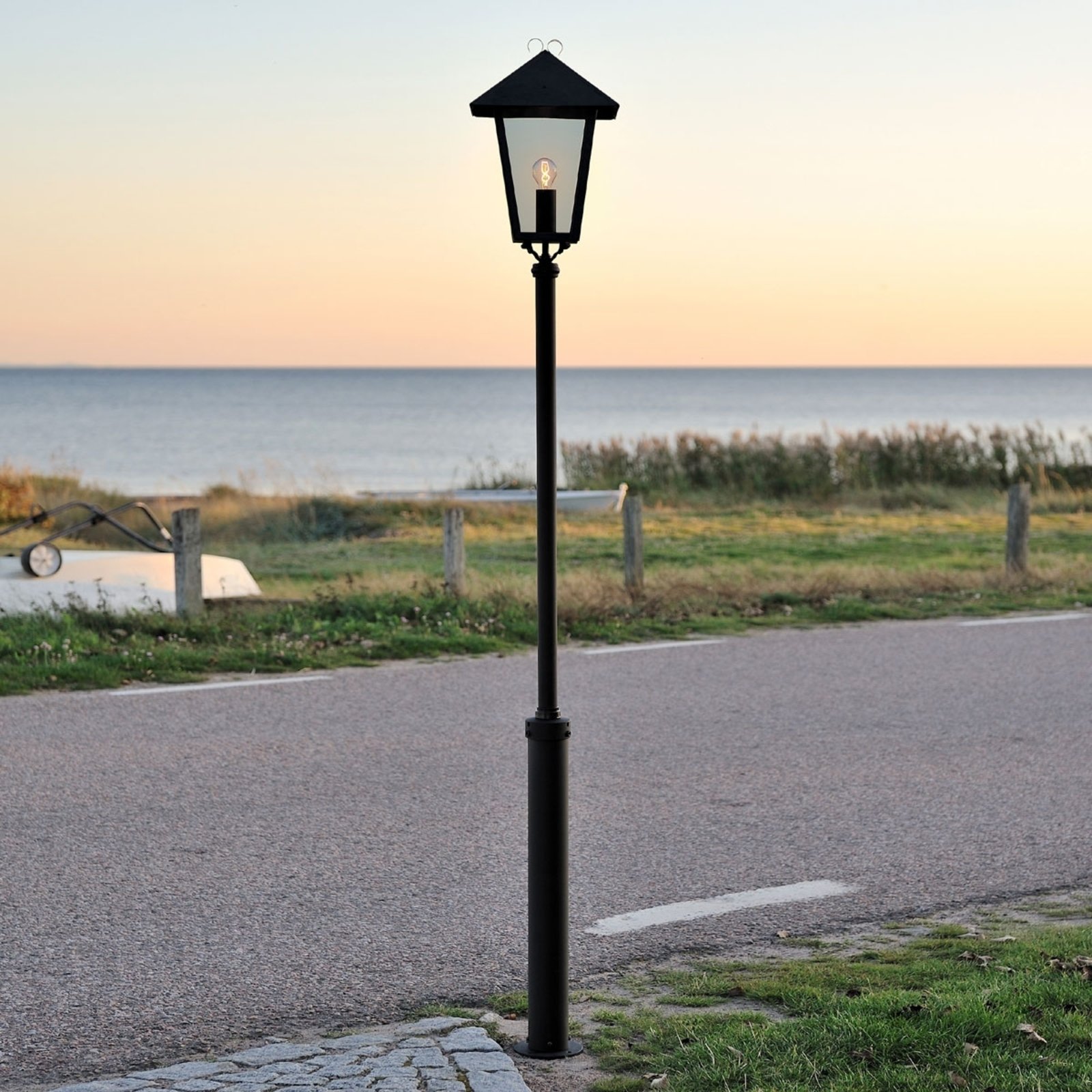 Konstsmide moderne lygtepæl "Benu" - sort, klar - glas, metal