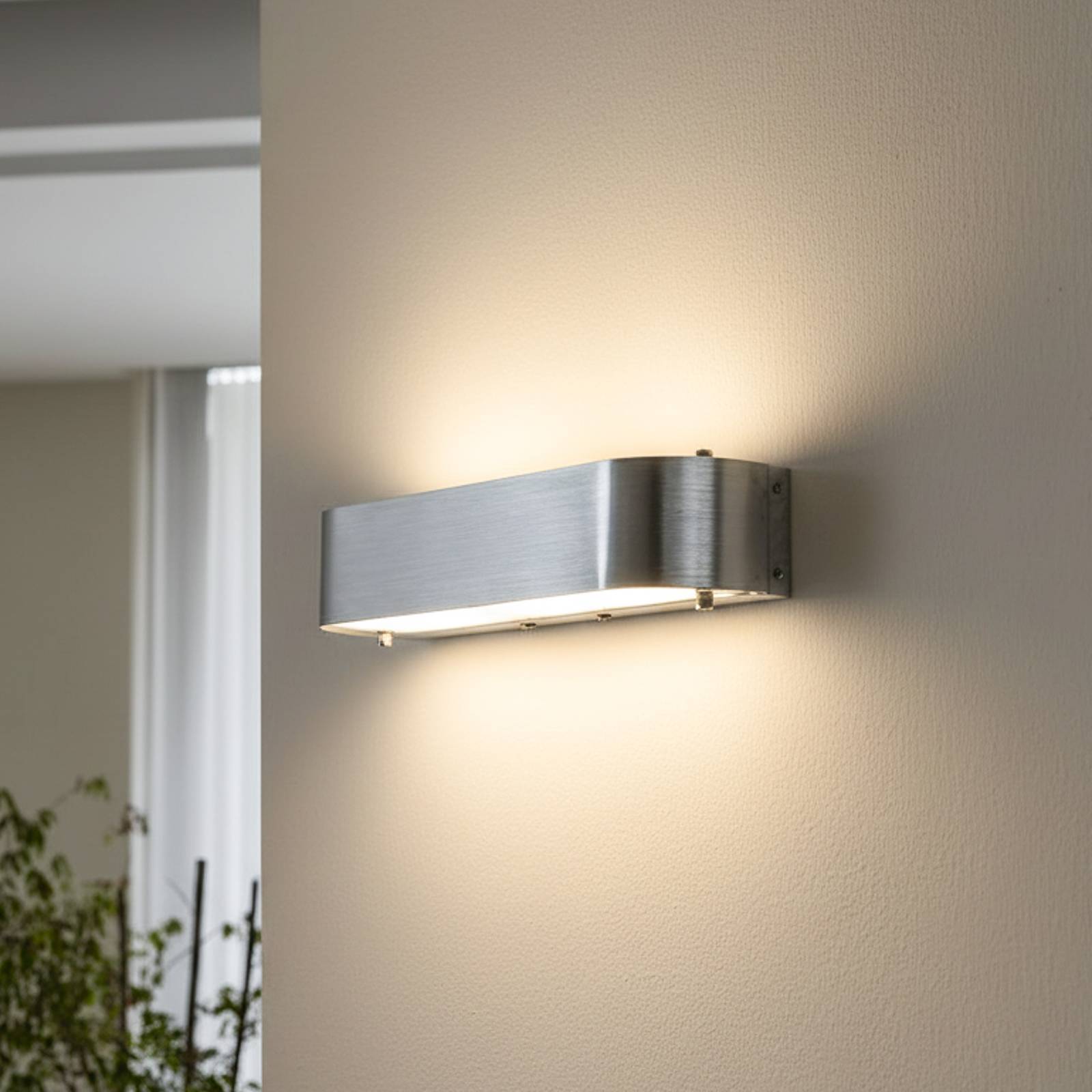 Aluminium wandlamp Nika met E14-LED-lamp