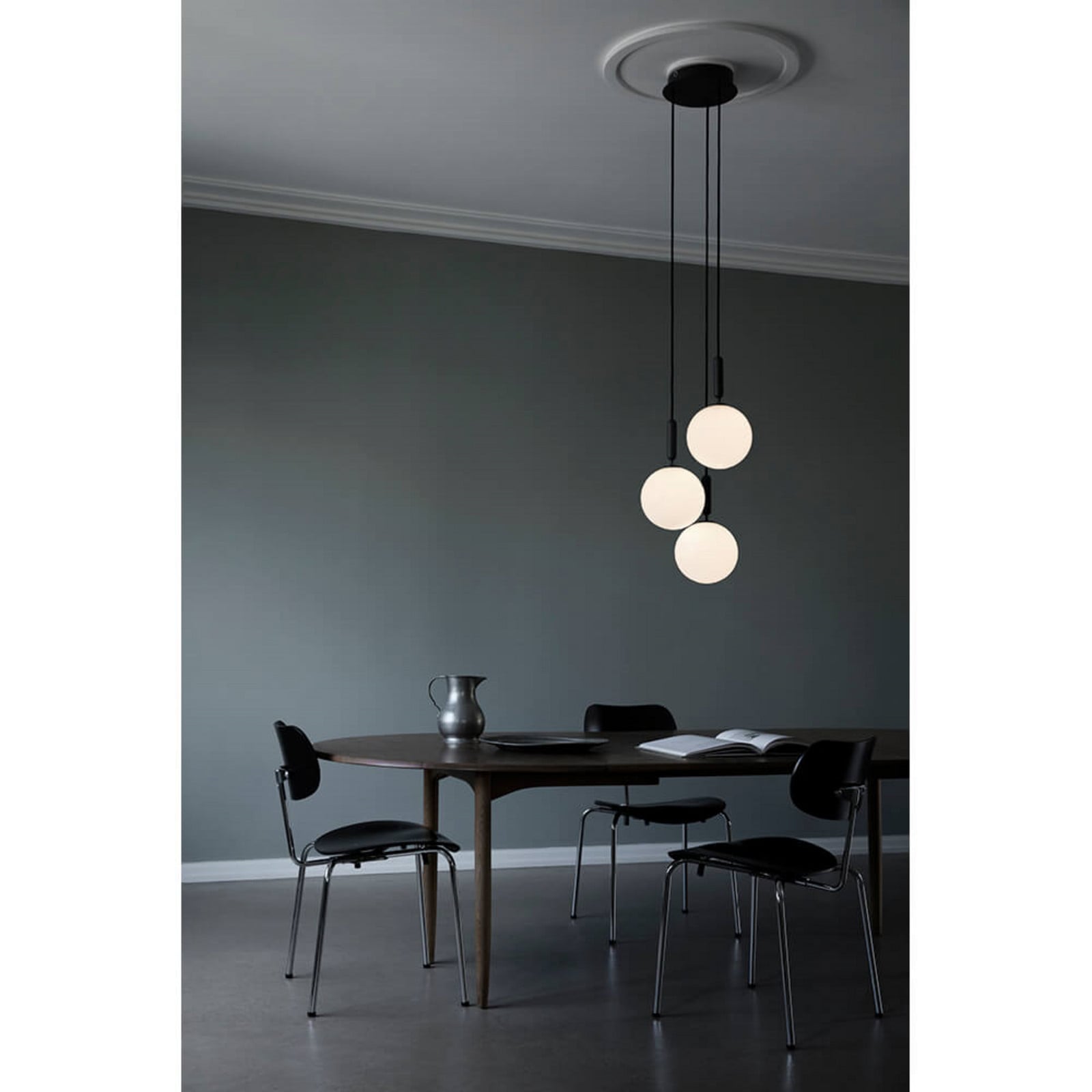 Miira 3 Kronleuchter, grau/opal, Ø 37 cm, 3-flg. Nuura Aps - Esszimmer - Skandinavisch - Metall - Mit Schirm