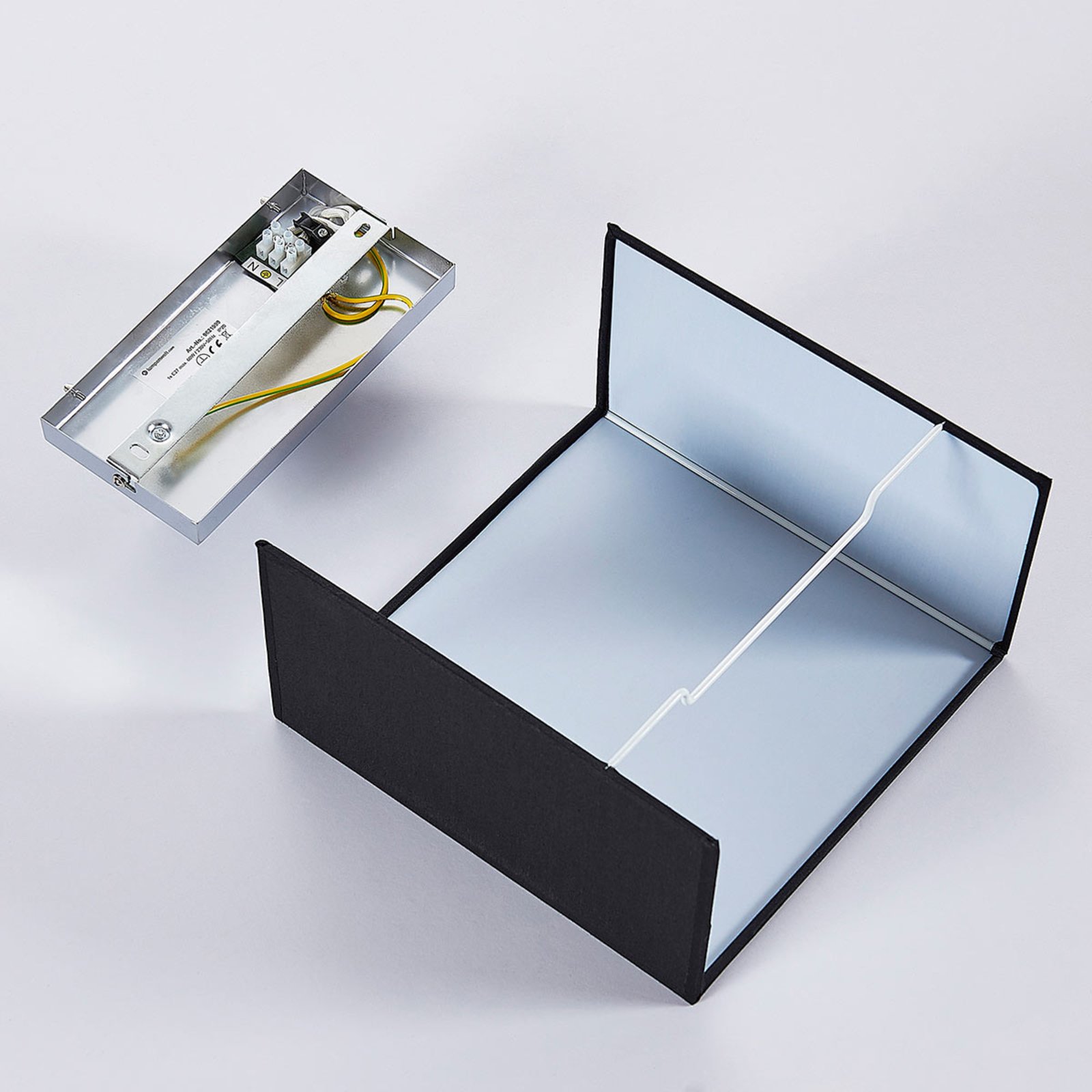 Látkové nástenné svietidlo Adea, 25 cm, štvorcové, čierne
