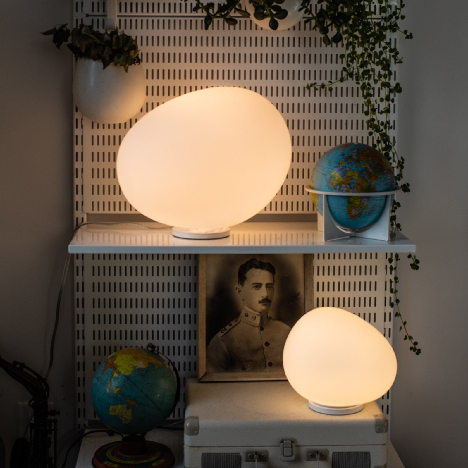 Foscarini Gregg media lampă de masă cu dimmer - Camera de zi / sufragerie - design - alb satinat - Sticlă