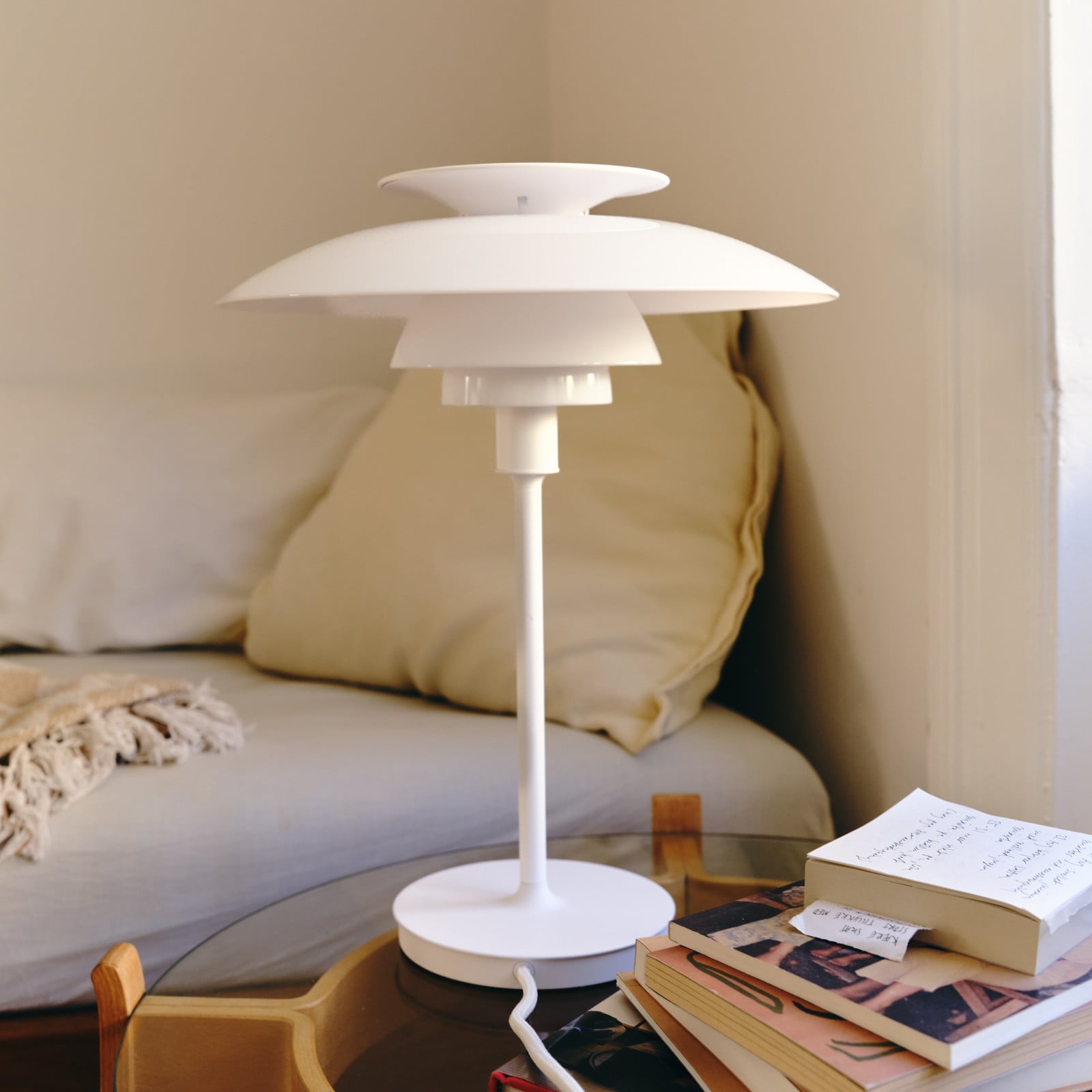 PH 80 bordslampa, opalvit, &Oslash; 32 cm, E14 Louis Poulsen - Vardagsrum - Design - Aluminium - Med lampsk&auml;rm