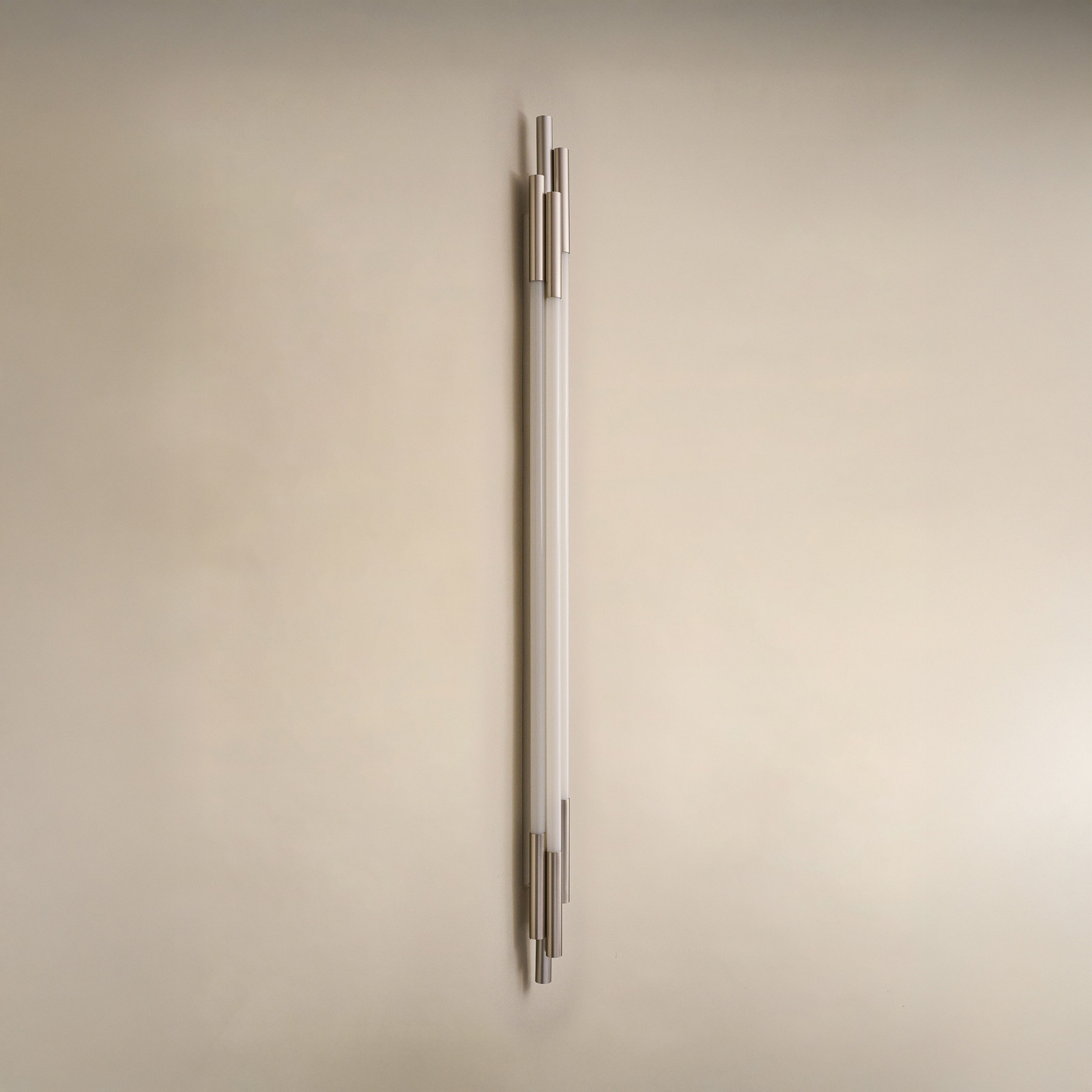 Applique a LED ORG, altezza 150 cm, color nichel, 2400 K - DCW Applique a LED ORG, altezza 150 cm, color nichel, 2400 K - DCW