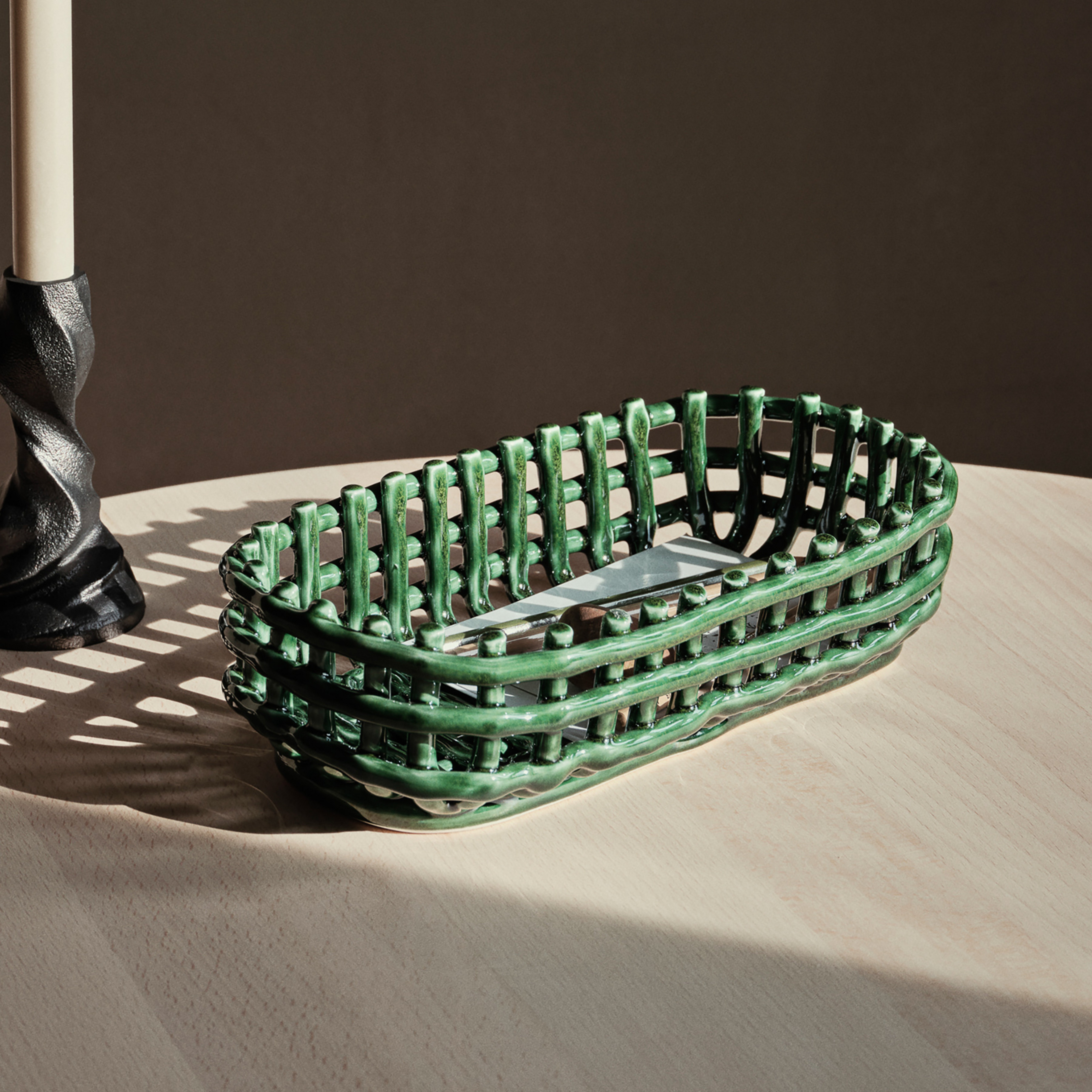 ferm LIVING Керамична кошница, овална, зелена, дължина 30 см, керамика