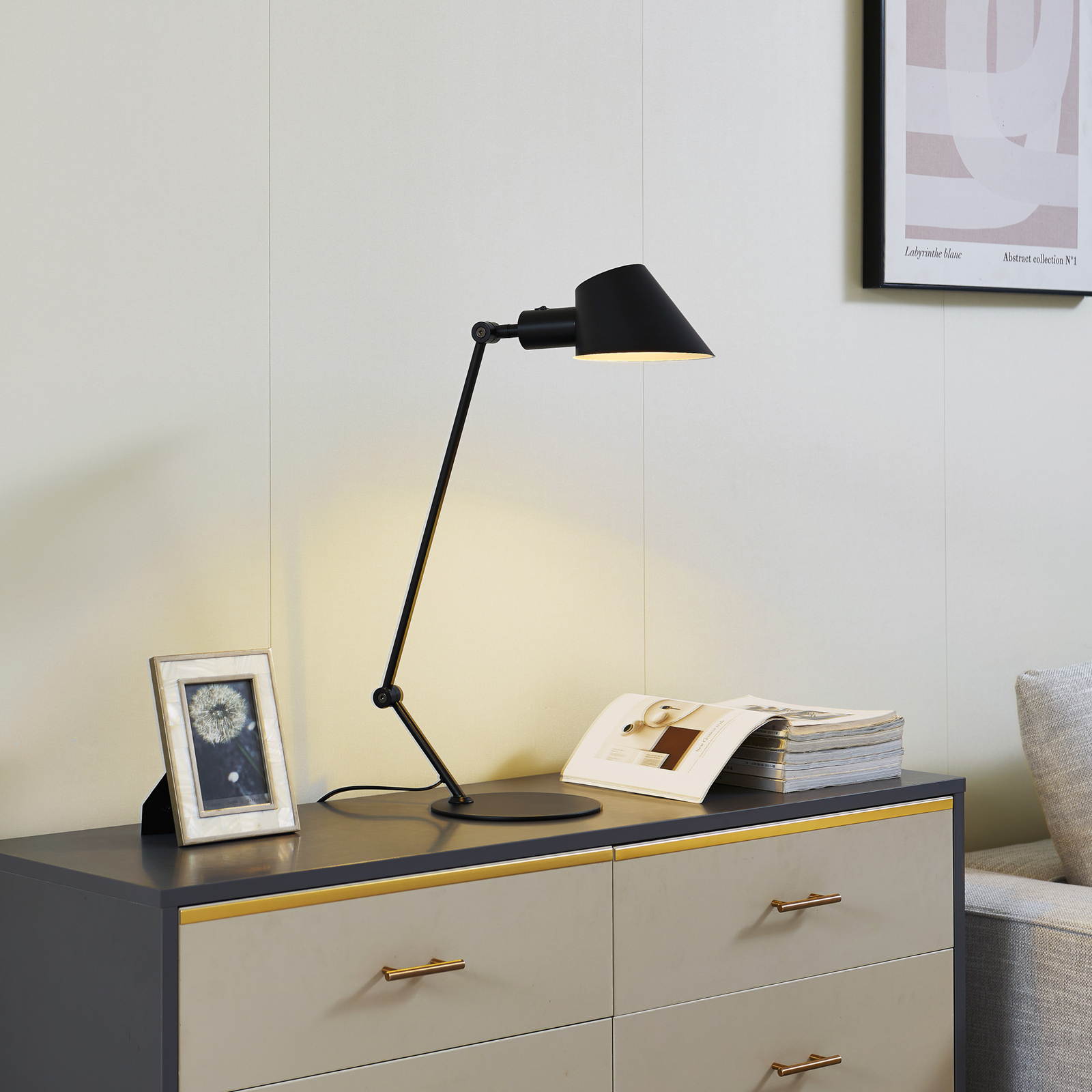 Lindby Corali table lamp, black, metal