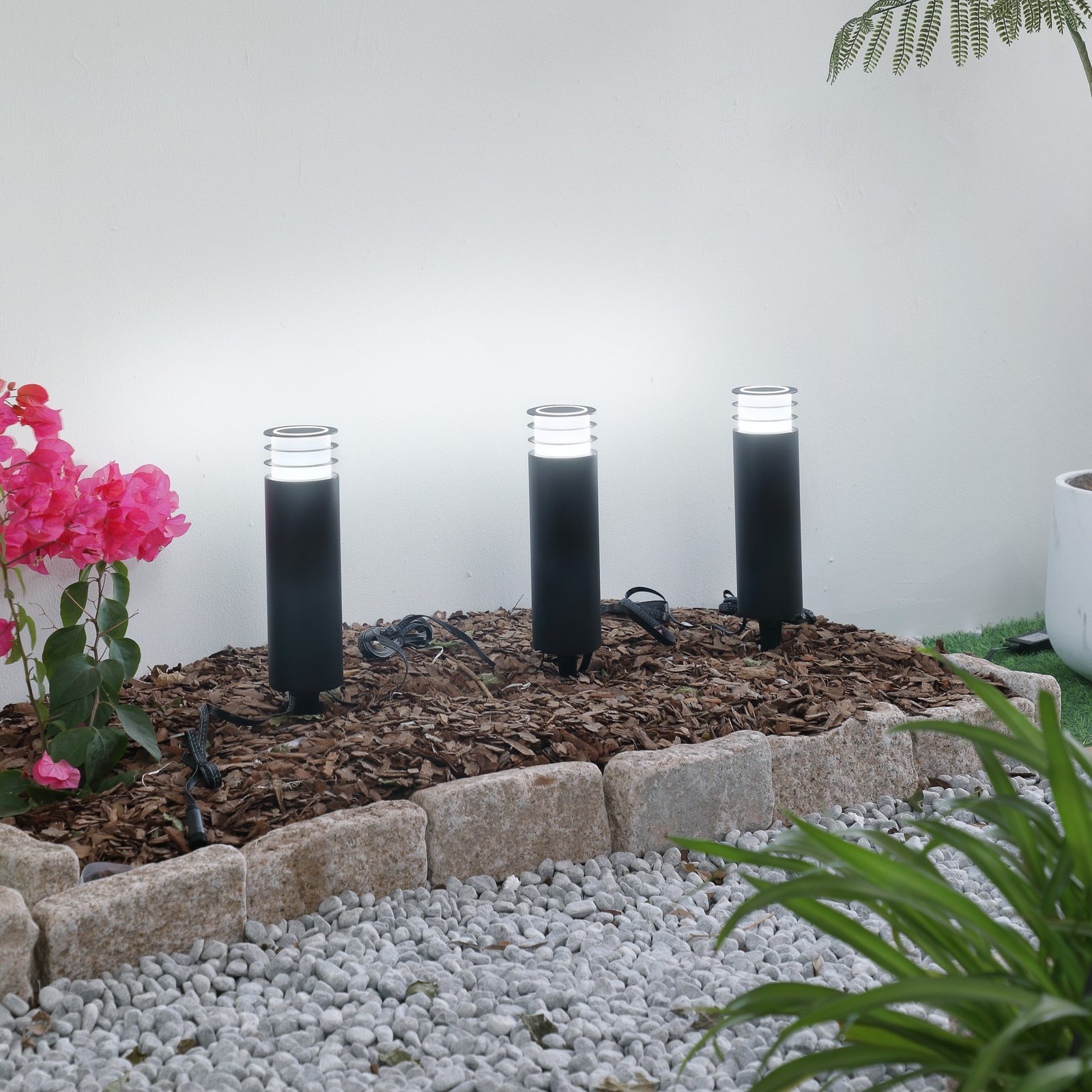 Lindby Smart LED plinth light Kaelo, CCT, RGB, Tuya, 3 unidades