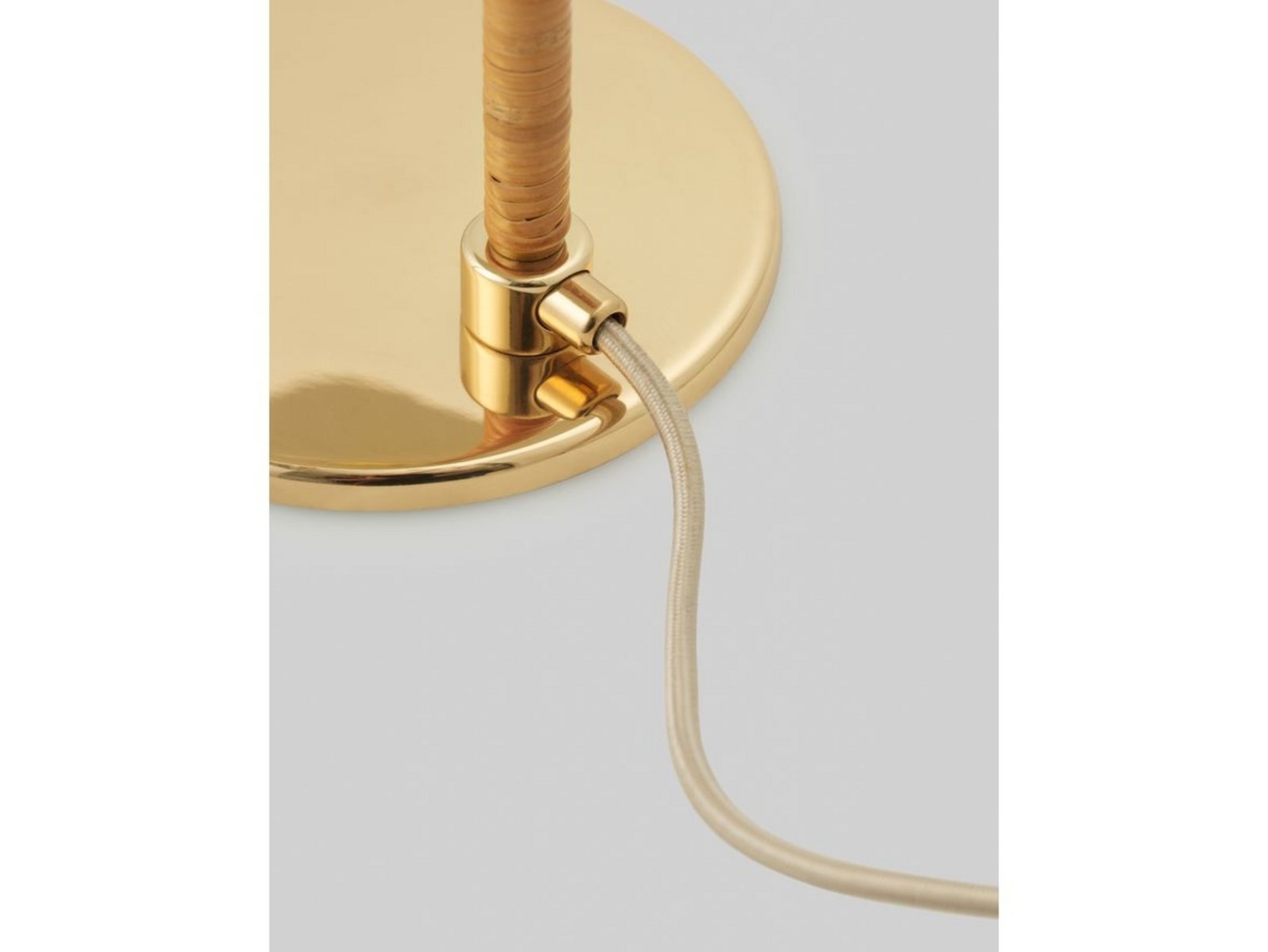 5321 Lampă de Masă Brass/Brass - GUBI