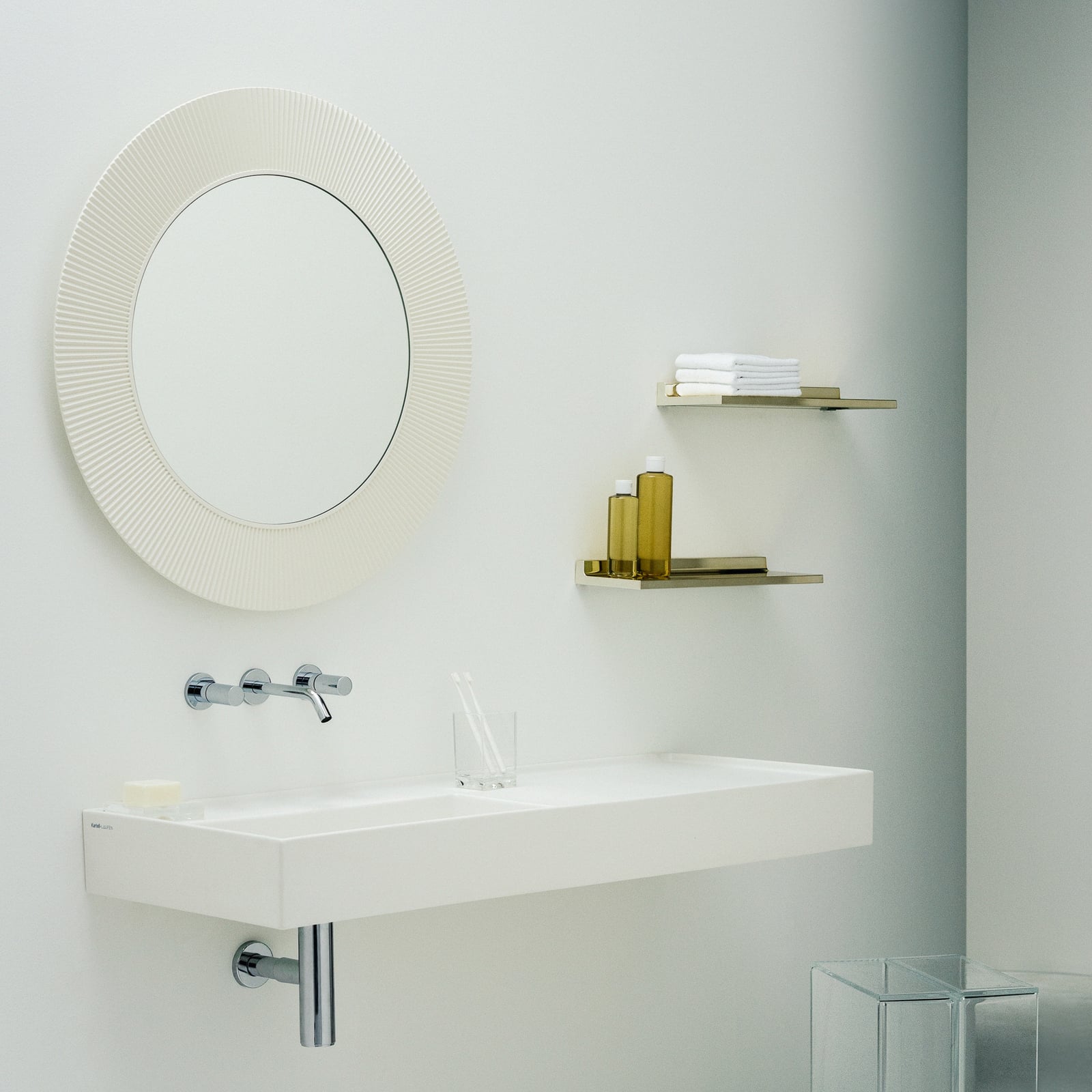All Saints wall mirror, white, Ø 78 cm - Kartell All Saints wall mirror, white, Ø 78 cm - Kartell
