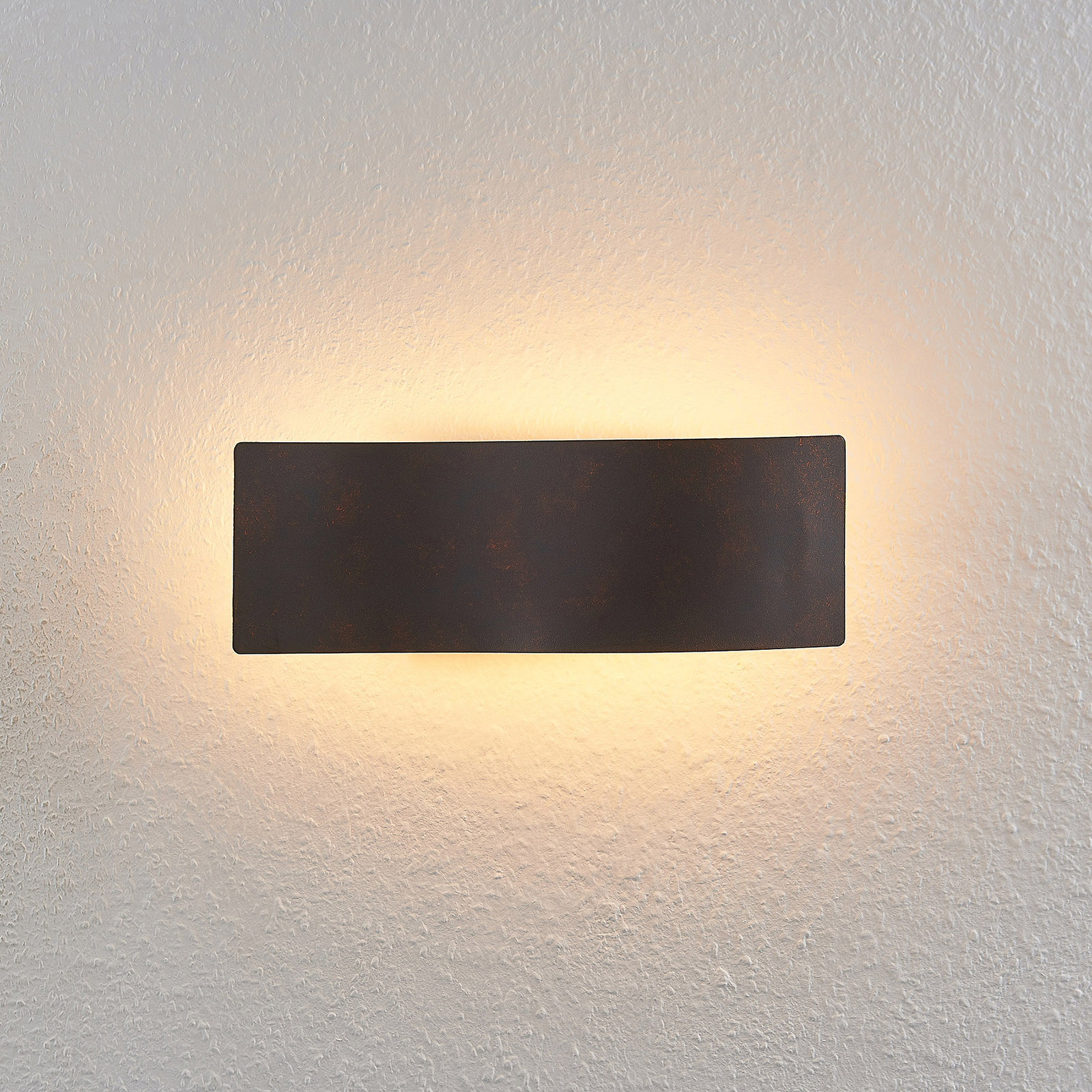 Lindby Larisa LED-vägglampa i vågdesign