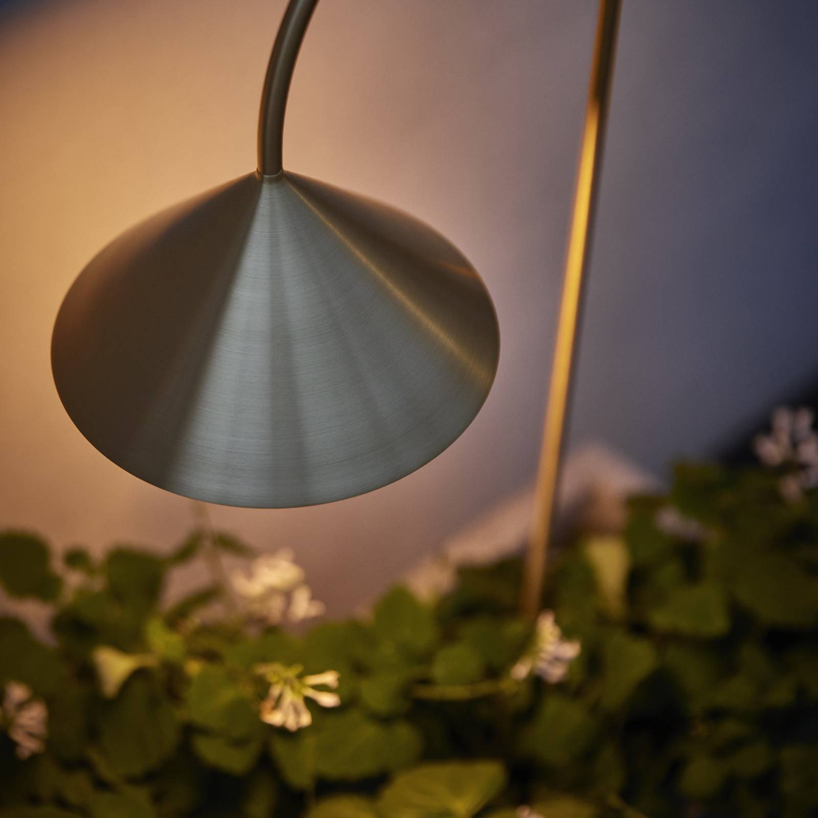 Lampa z grotem ziemnym LED FRANDSEN Grasp, kolor mosiądz, wysokość 82 cm