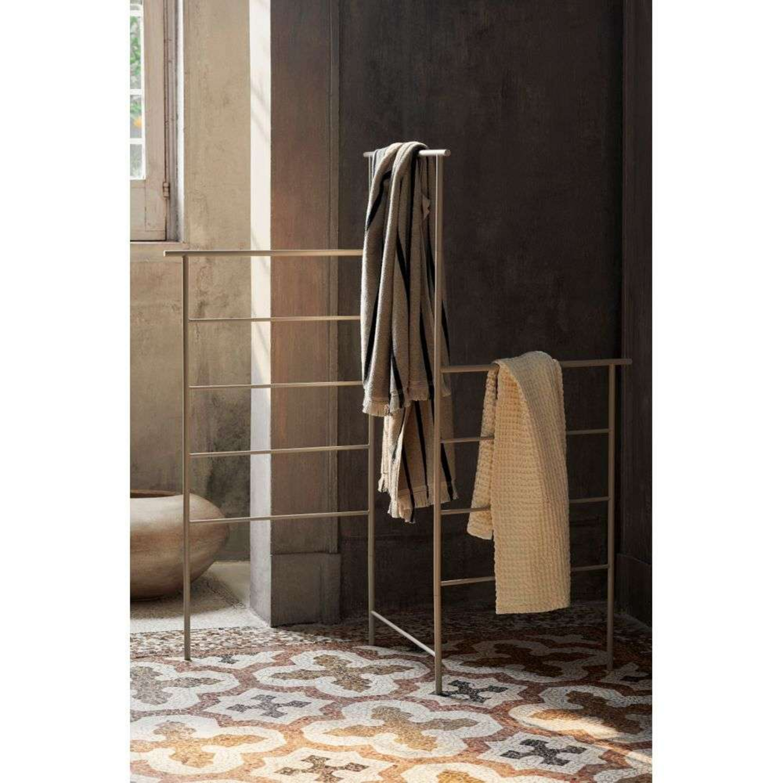 Dora Clothes Stand Fehér - ferm LIVING