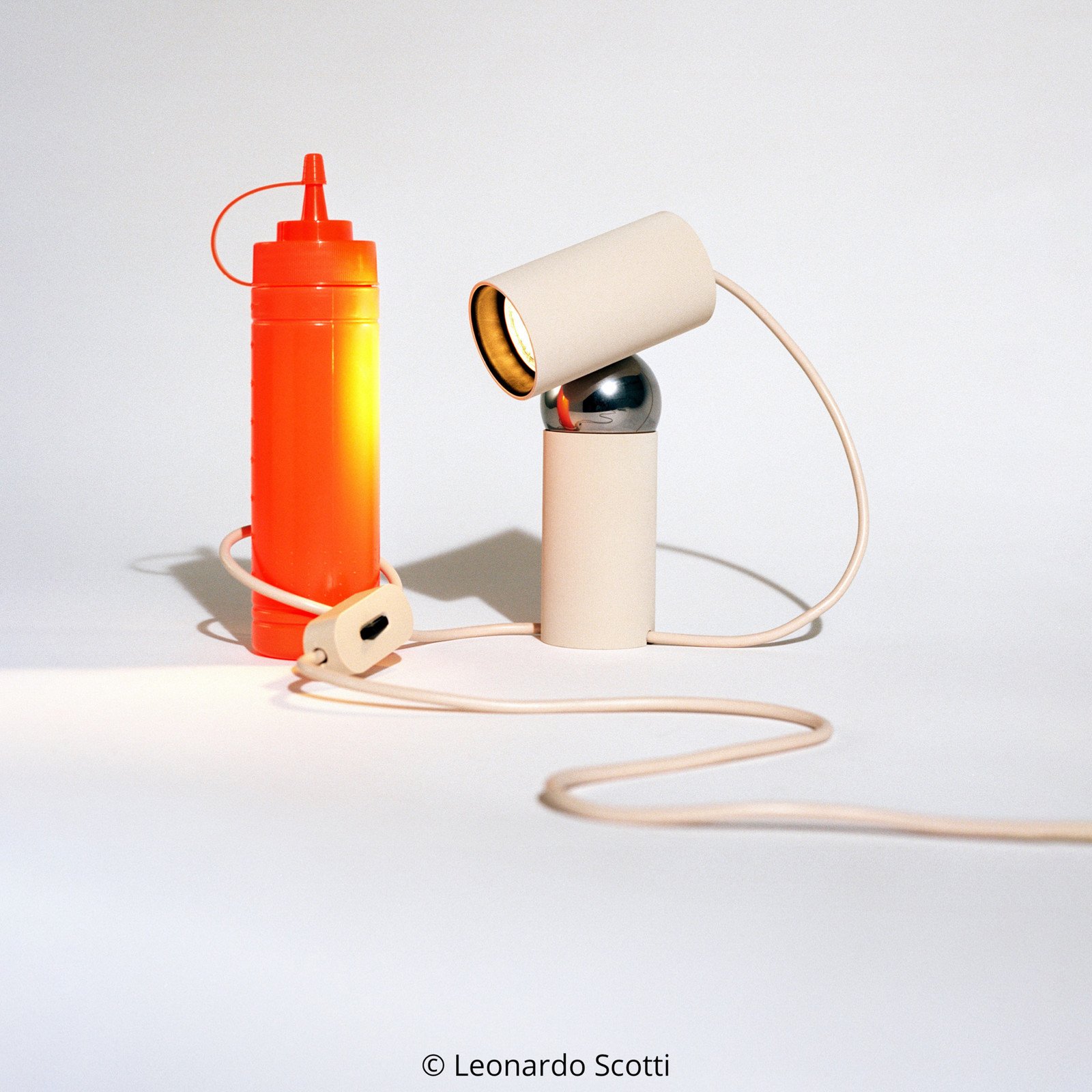 FLOS Bilboquet lampă de masă bej rotativă GU10 - Camera de zi / sufragerie - design - lenjerie - Plastic
