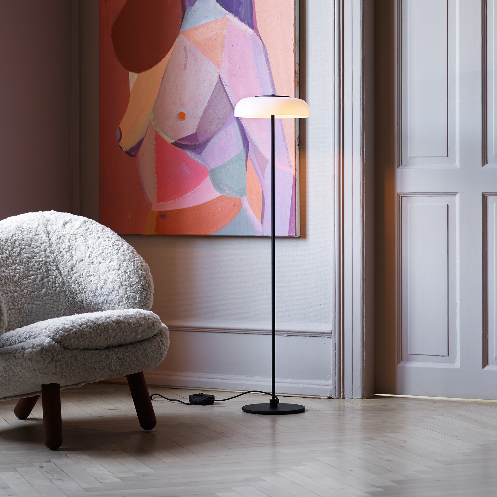 Blossi LED floor lamp, height 120 cm, black/opal - Nuura Blossi LED floor lamp, height 120 cm, black/opal - Nuura