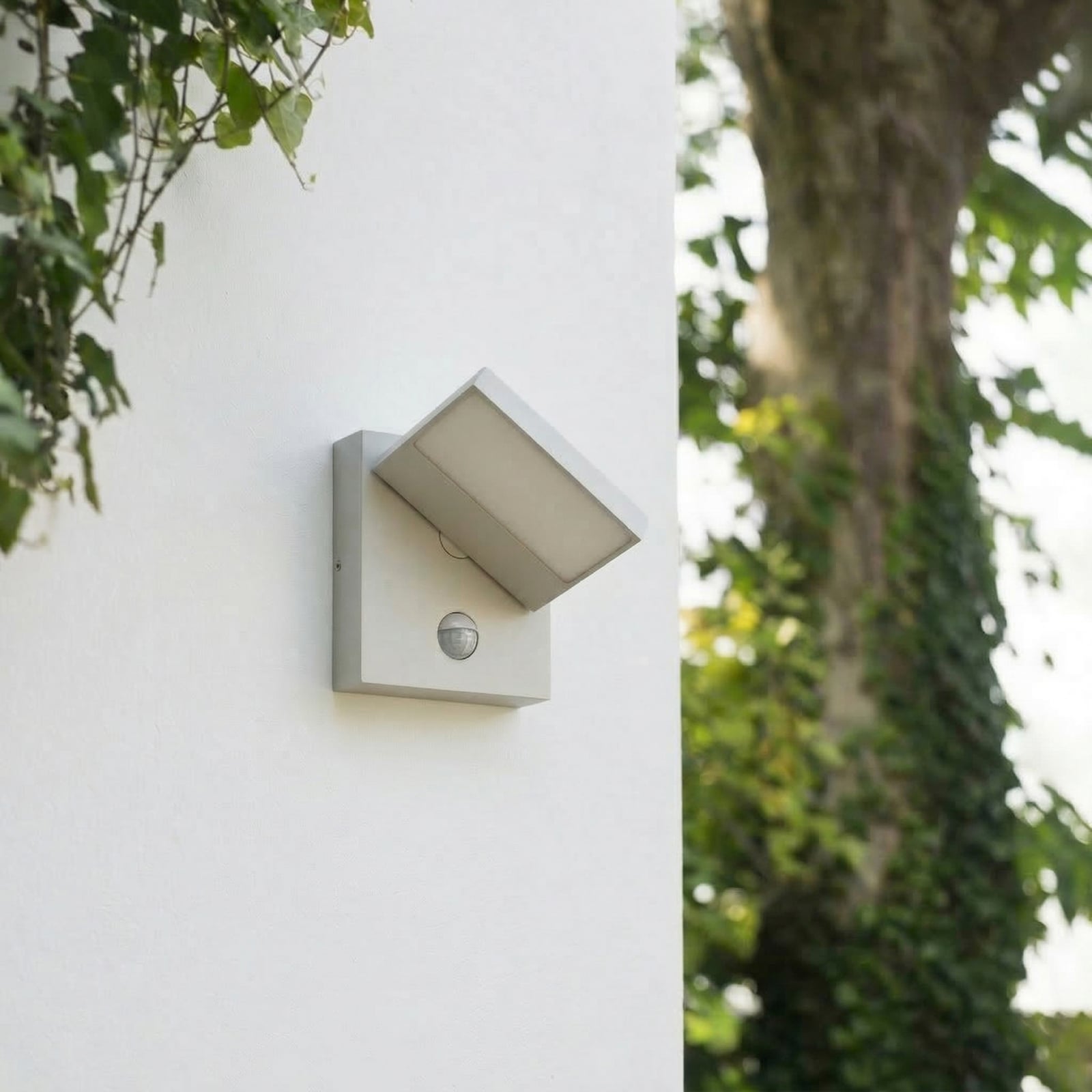Lucande LED outdoor wall lamp Silvan, grey, sensor, IP54
