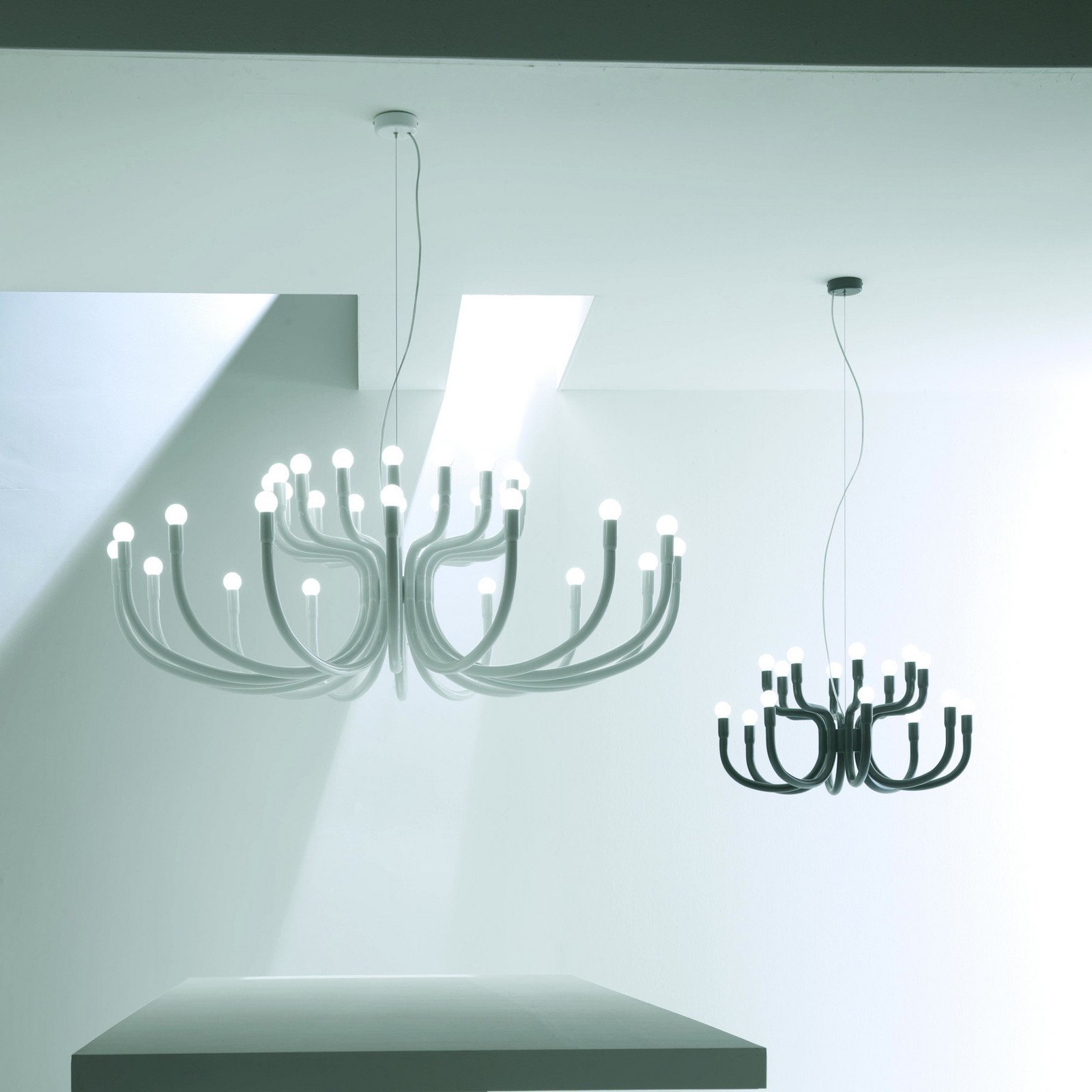 Candelabru Karman Snoob negru Ø 73 cm aluminiu 20-lumini. - Camera de zi / sufragerie