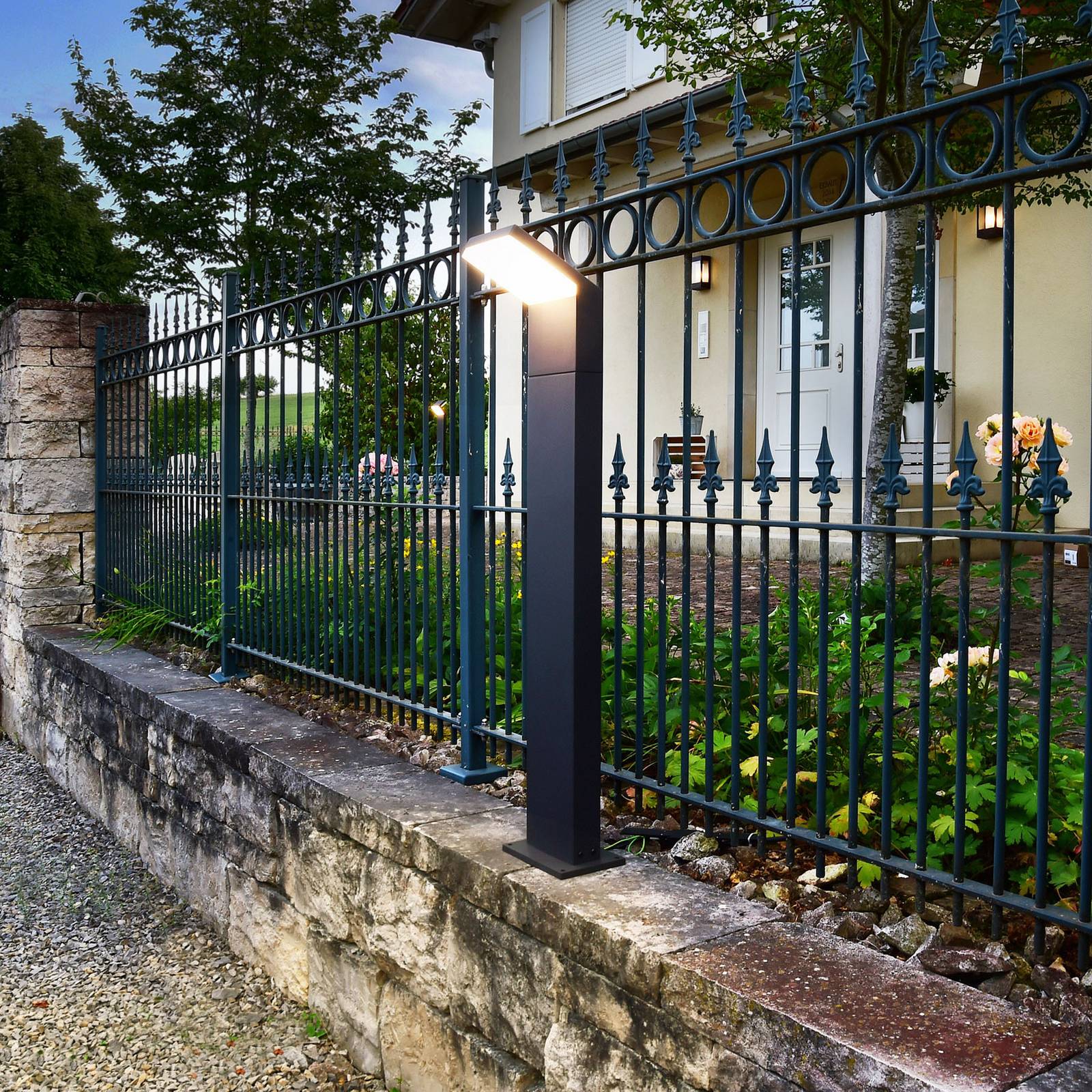 Słupek oświetleniowy LED Tucanae, szary, wysokość 100 cm, IP65, metalowy