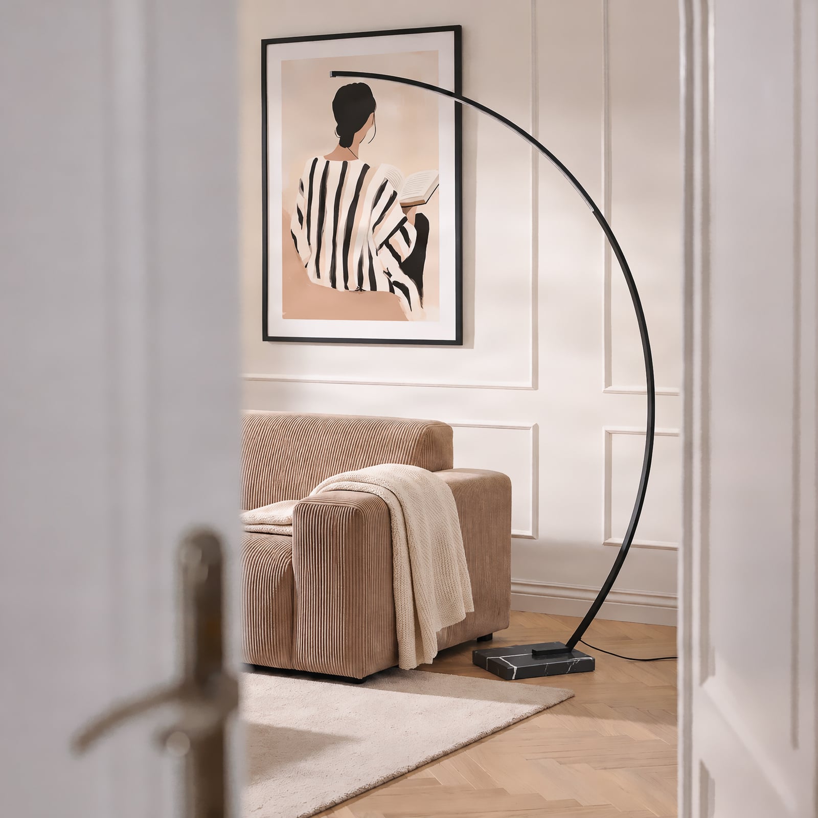 Lindby LED-buelampe Kendra, svart, aluminium, høyde 180 cm Lindby LED-buelampe Kendra, svart, aluminium, høyde 180 cm