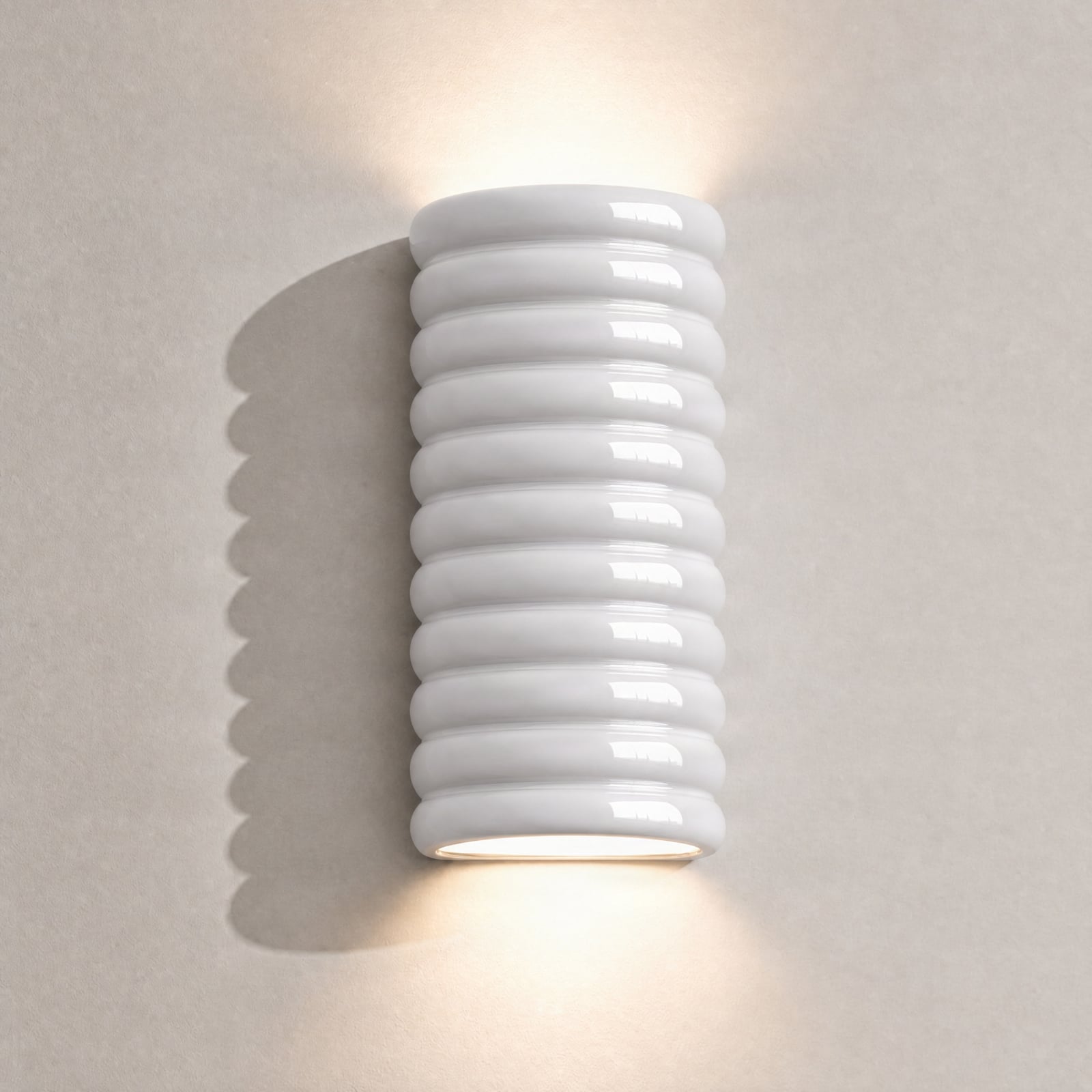 Aplică LED Lucande model Riff, albă, din ceramică, înălțime 25 cm