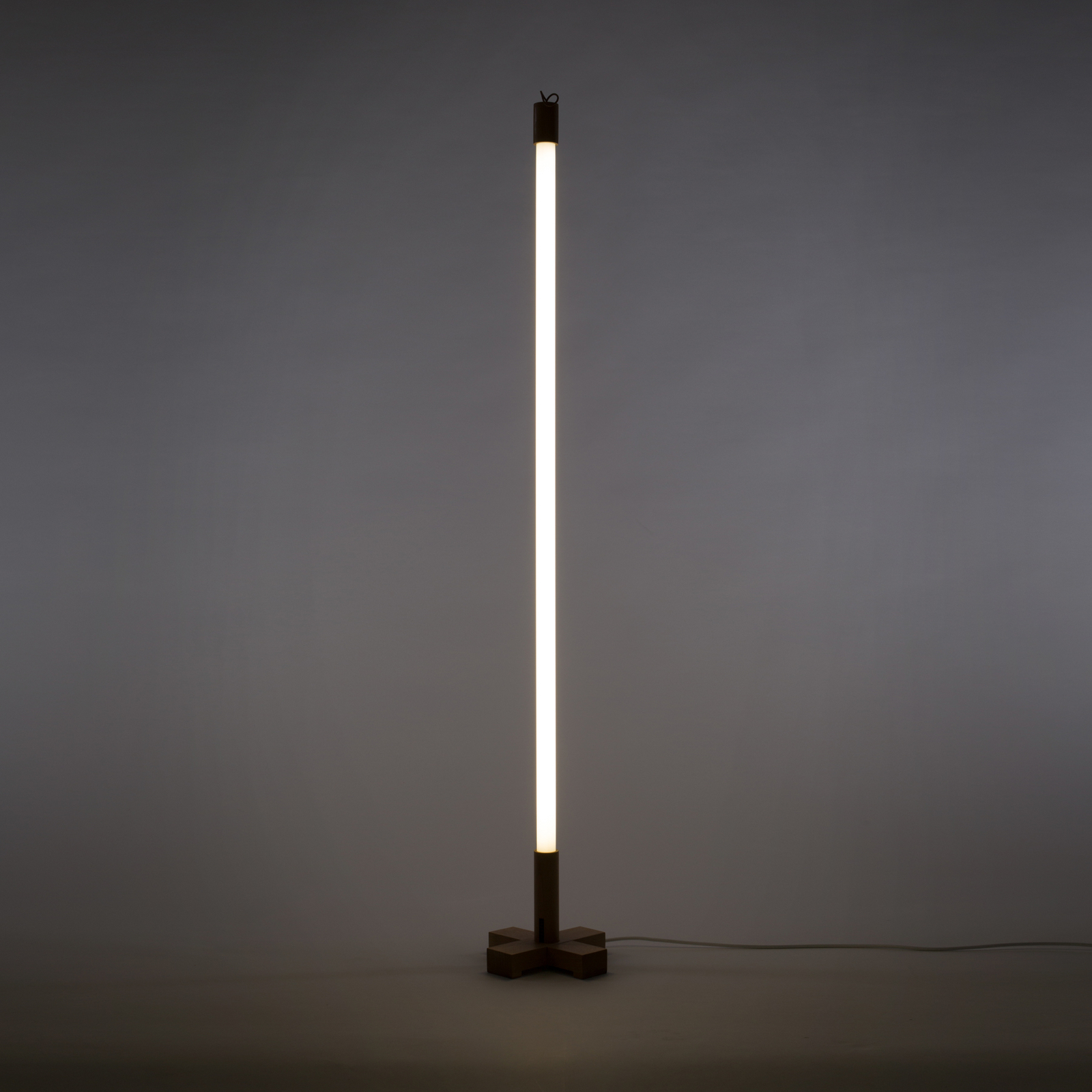LED vloerlamp Linea met hout, wit