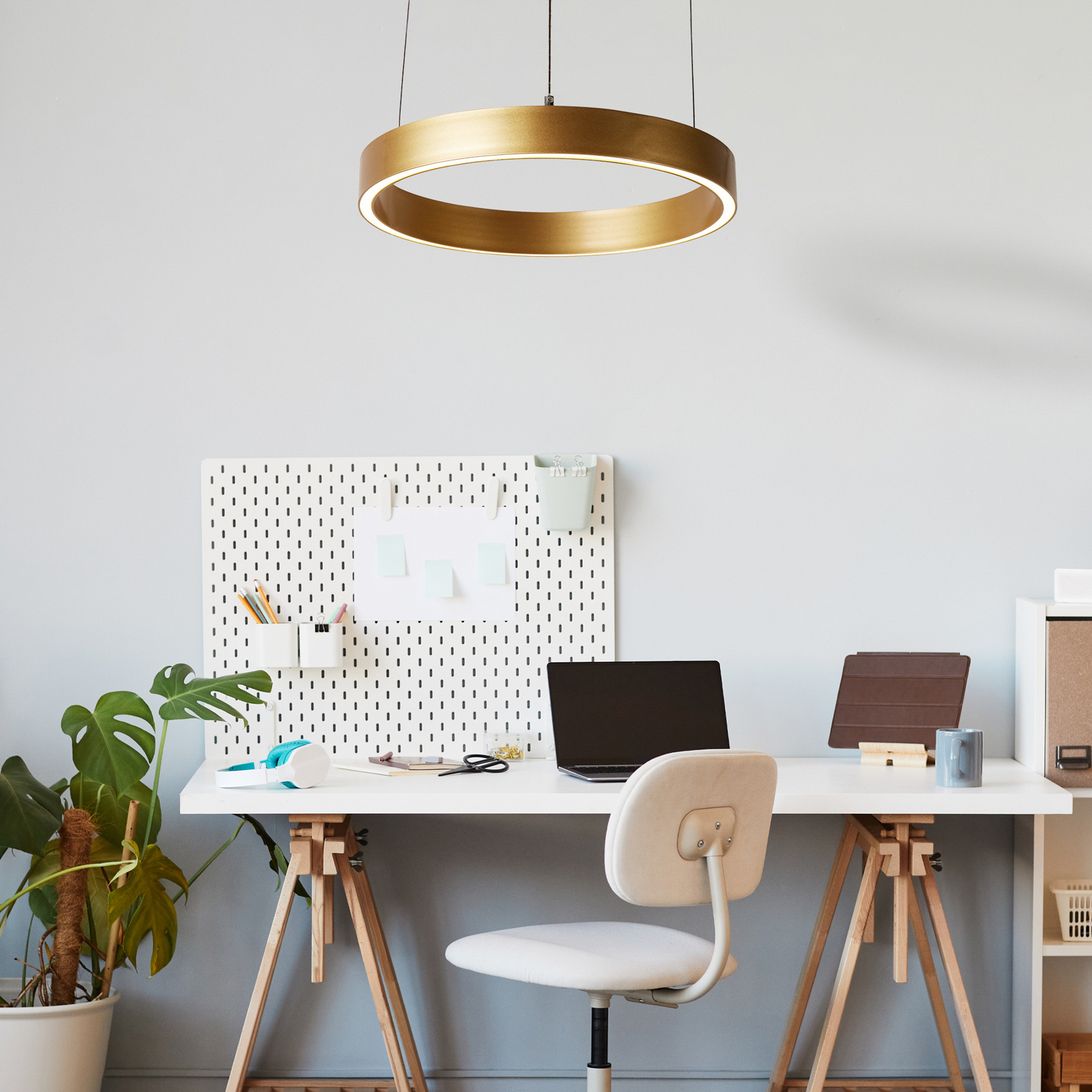 LED-Hängelampe Layla, gold, Ø 44 cm CCT, höhenverstellbar