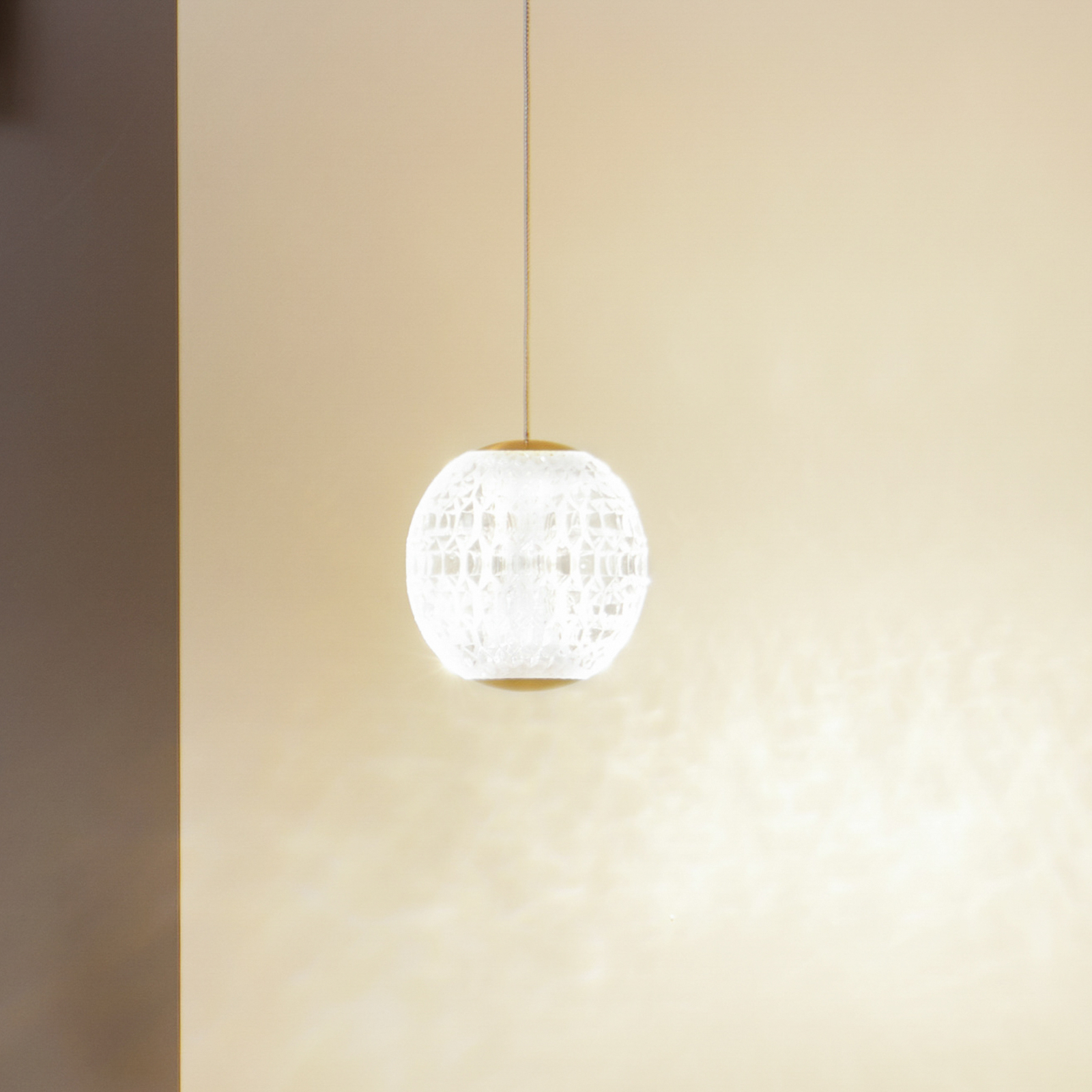 Lucande LED pendant light Ismenia, 1-bulb, brass, acrylic