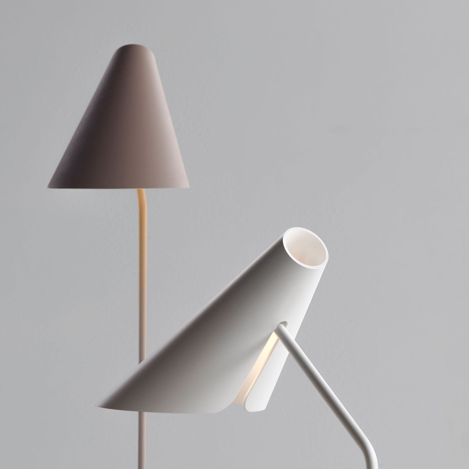 Vibia I.Cono 0712 designová stojací lampa, béžová