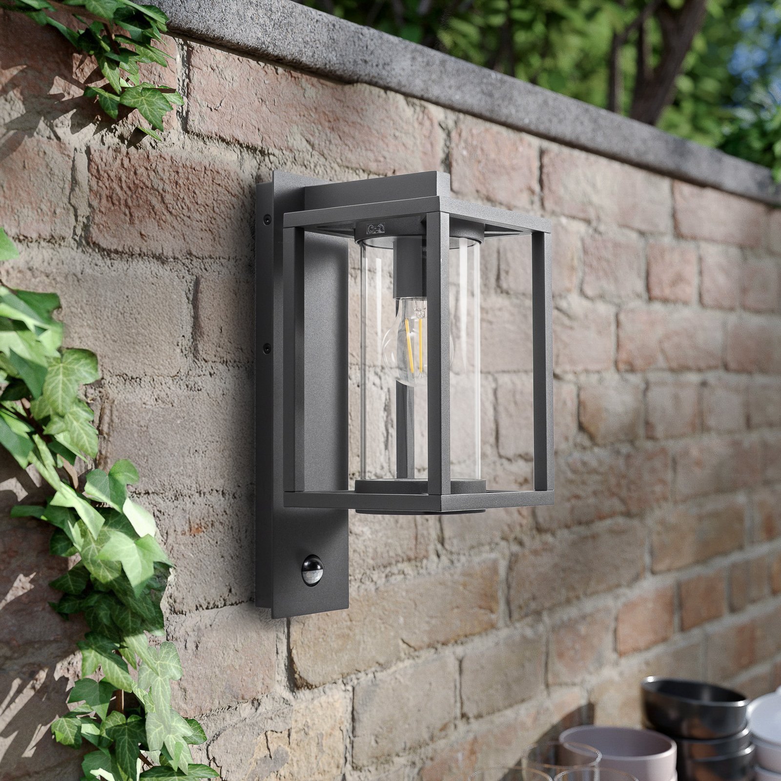 Ferda Down Buiten Wandlamp IP44 w/Sensor Graphite - Lucande