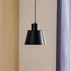 Lámpara colgante Dunka 1 con pantalla metálica, negro