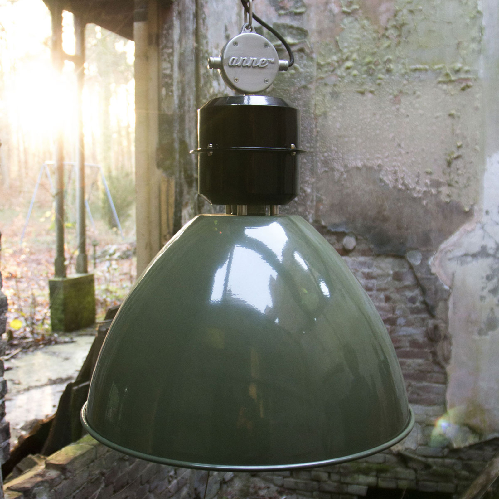 Lámpara colgante Frisk verde en diseño industrial
