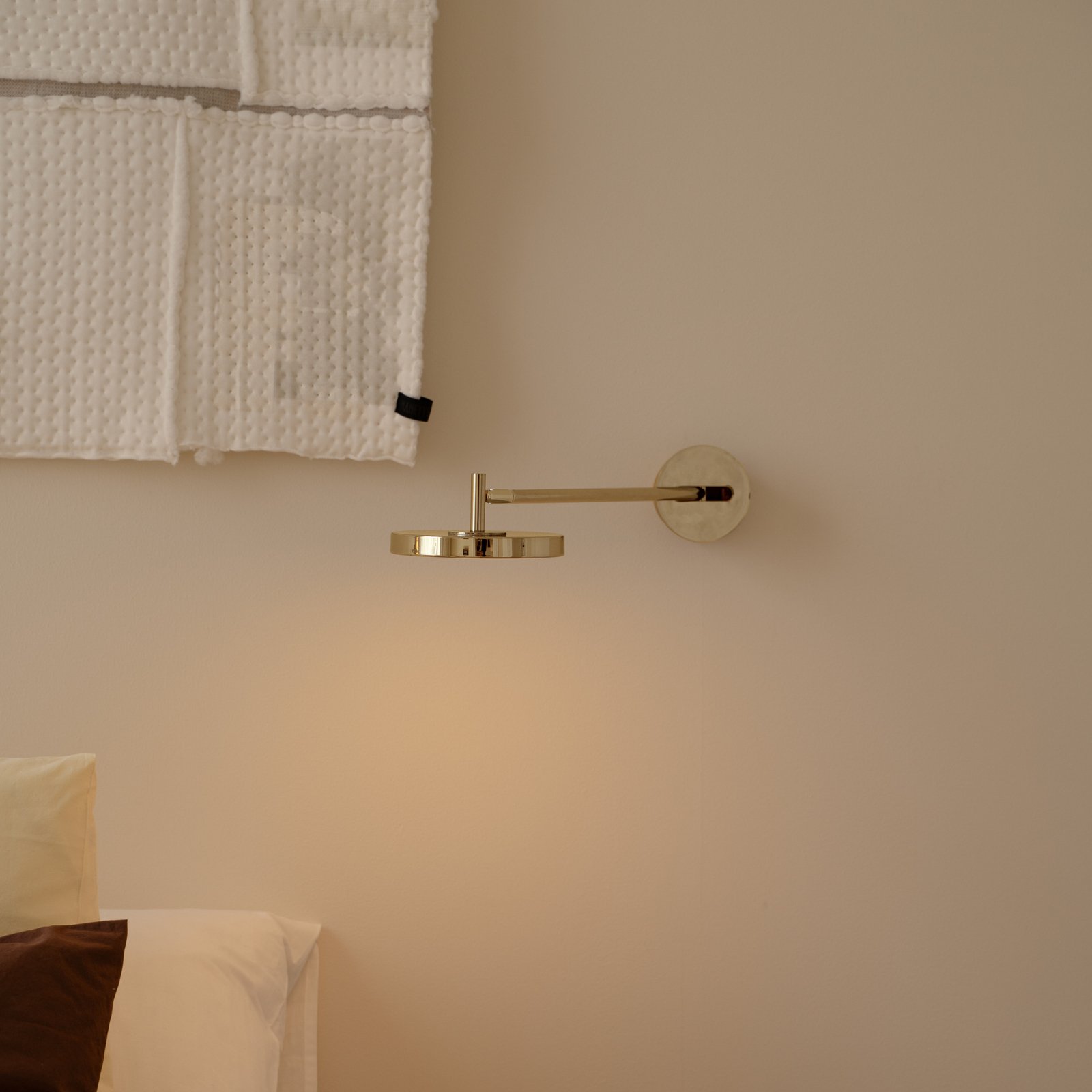 UMAGE LED-Wandlampe Asteria LONG HW, messing poliert, 45 cm UMAGE LED-Wandlampe Asteria LONG HW, messing poliert, 45 cm