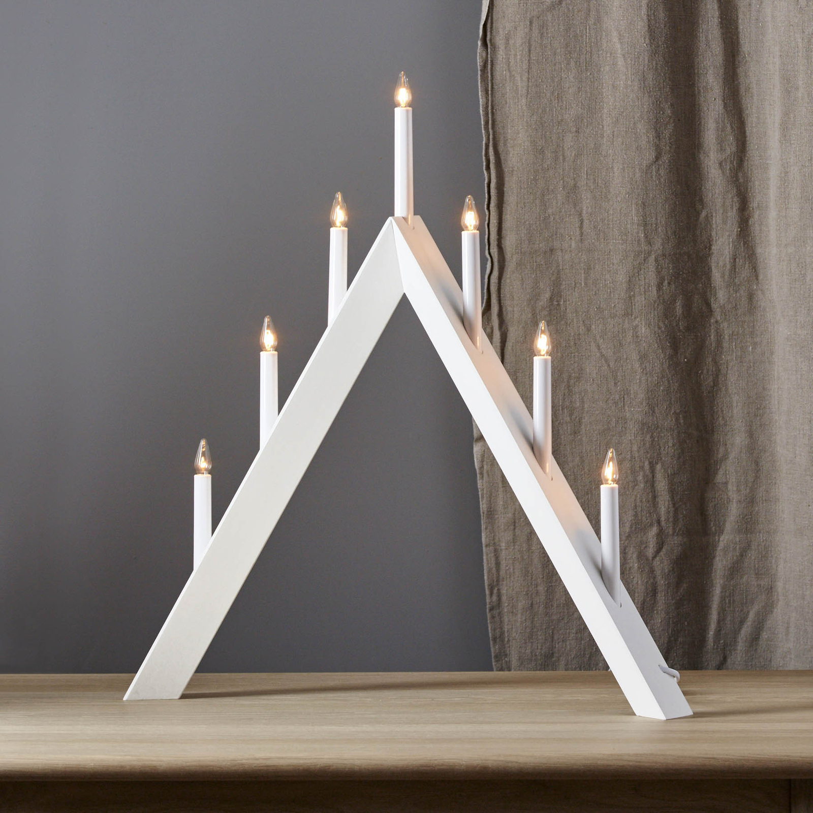 Arrow candelabra, pointed, 7-flame, white