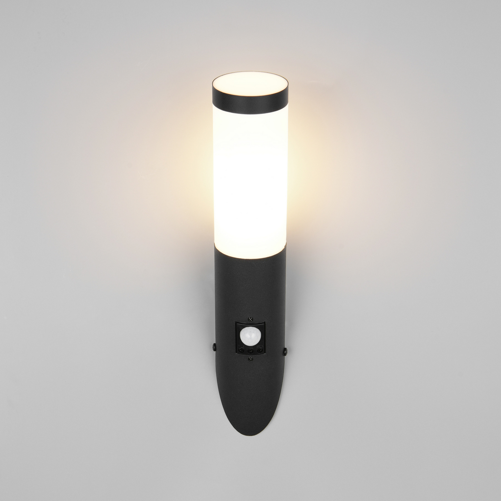 Ulkoseinälamppu Trioto, mattamusta, 39 cm ruostumaton teräs, anturi