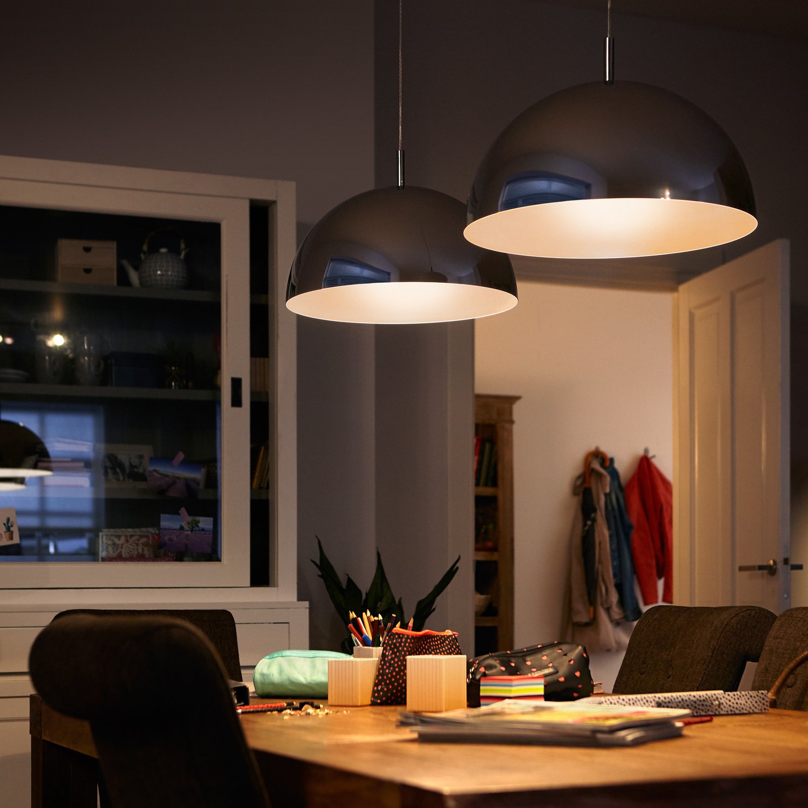 Philips Classic LED-lamp E27 G120 7W 2700K opaalvärvi