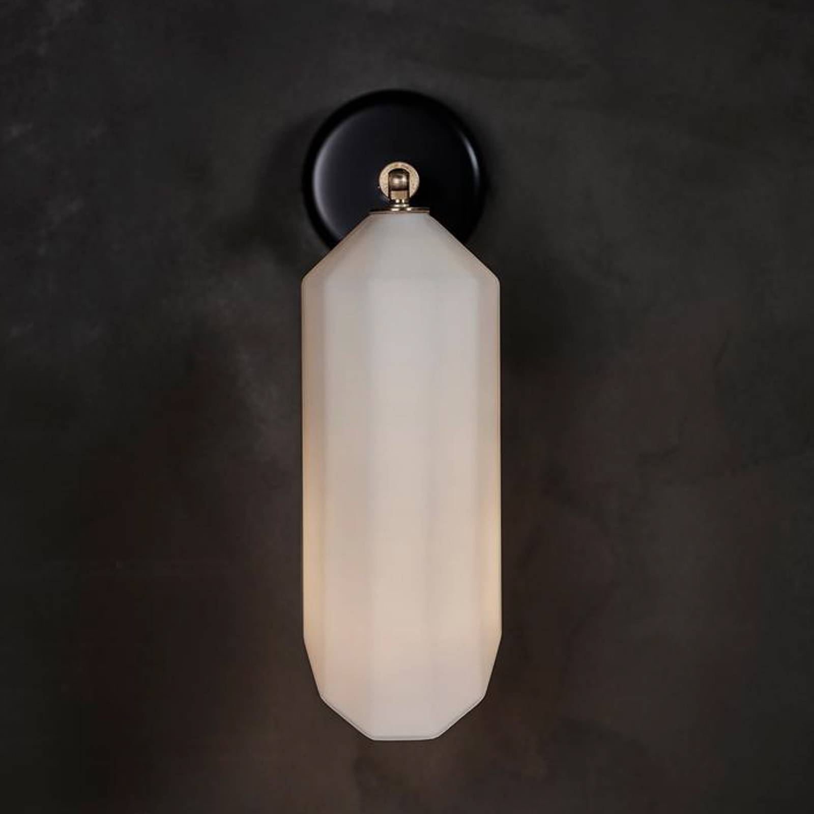 LE KLINT Pliverre væglampe med skærm af opalglas
