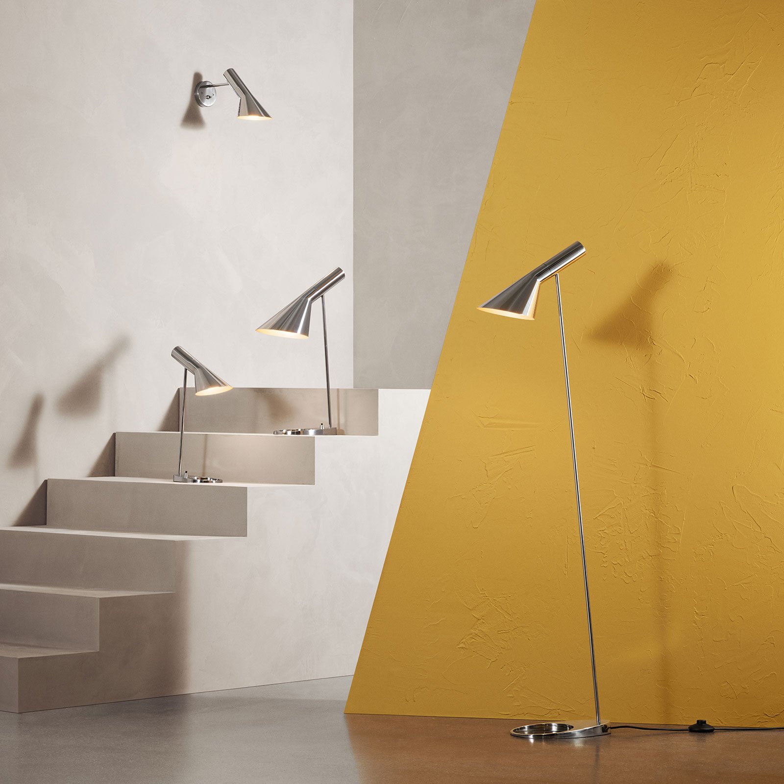 Louis Poulsen AJ - dizajnerska stolna lampa, nehrđajući čelik