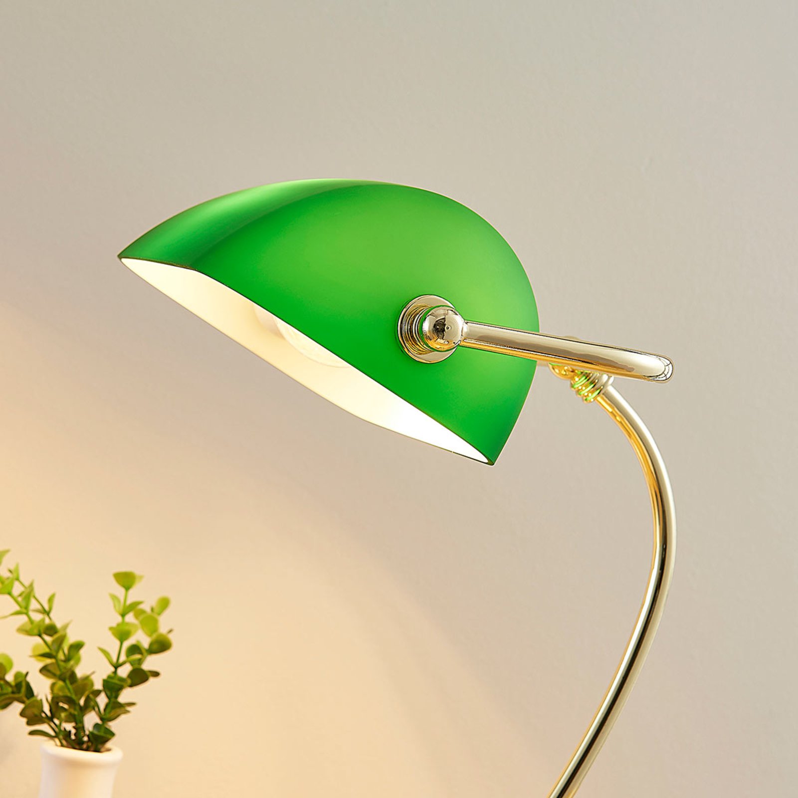 Mosadzná stolná lampa Selea tienidlo zelené