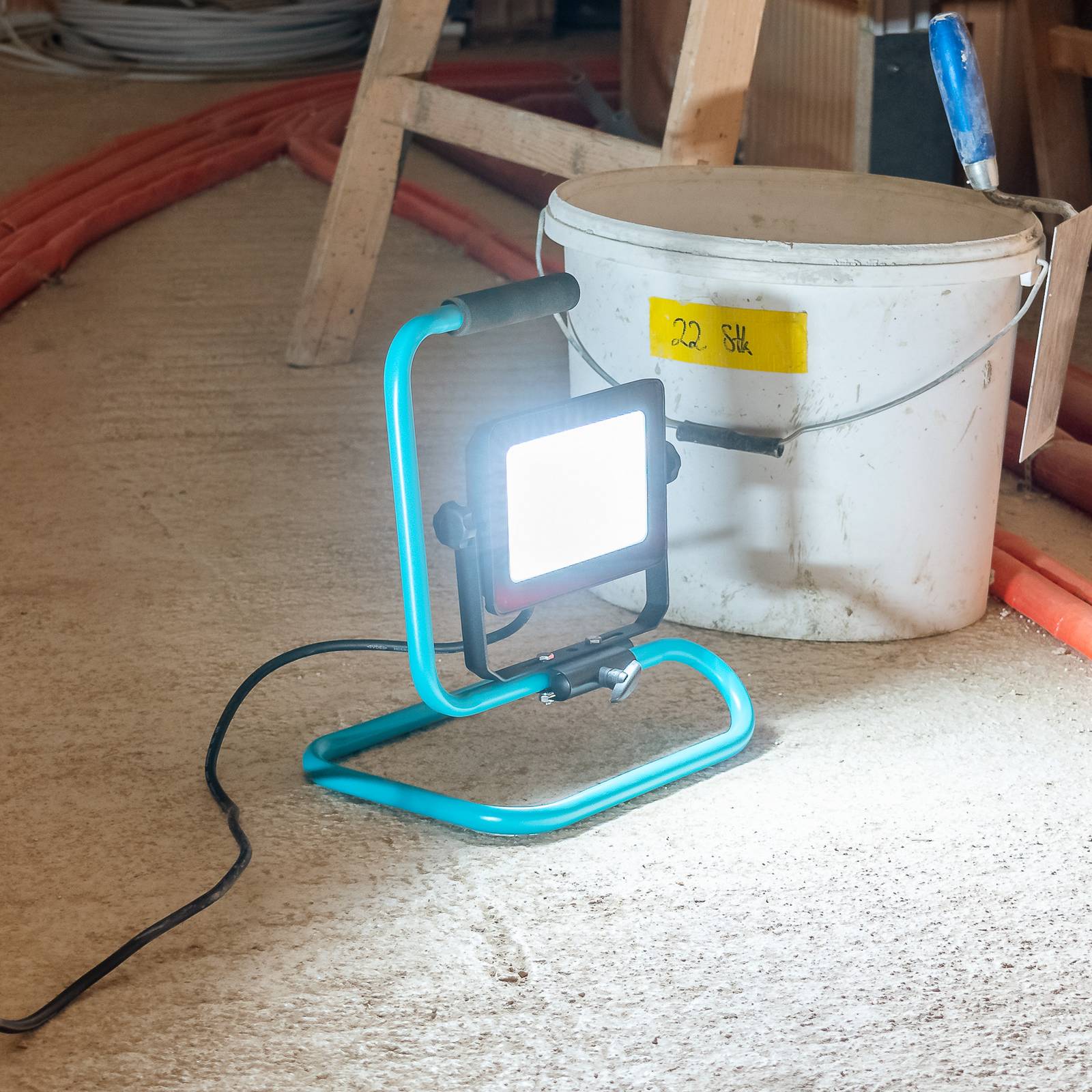 EGLO Projecteur d'extérieur LED Avelar, noir/turquoise Largeur 32 cm Métal
