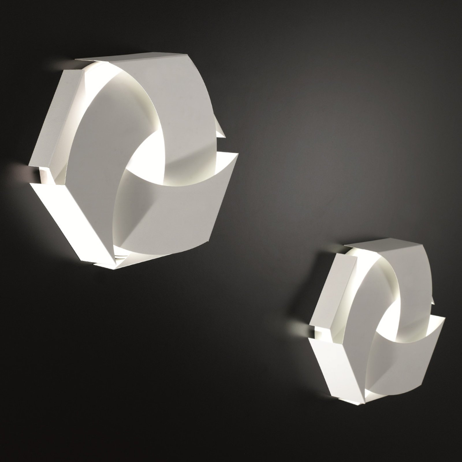 Cosmo LED designerlampe for tak og vegg