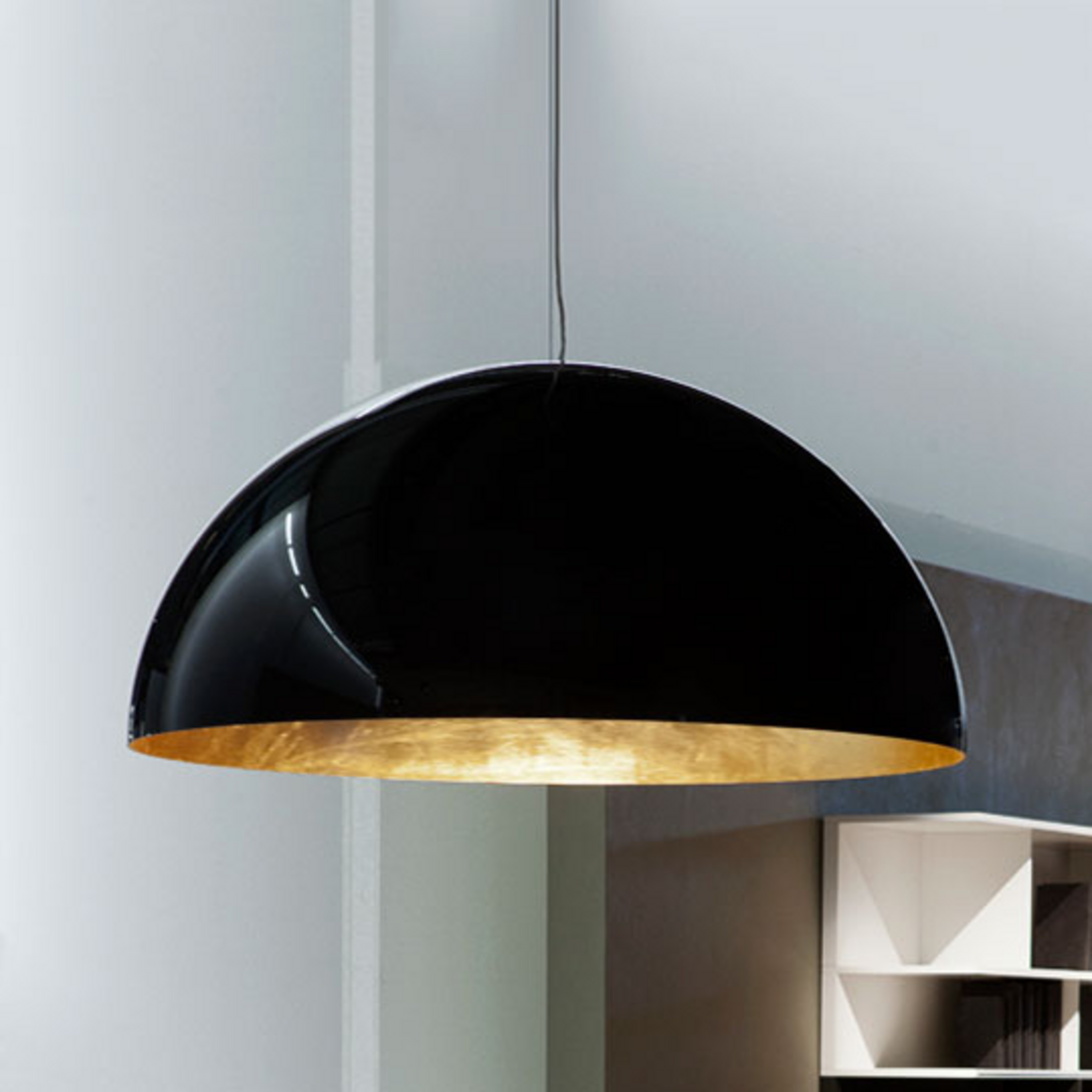 Oluce Hängeleuchte Sonora, schwarz-gold, Kunststoff, E27